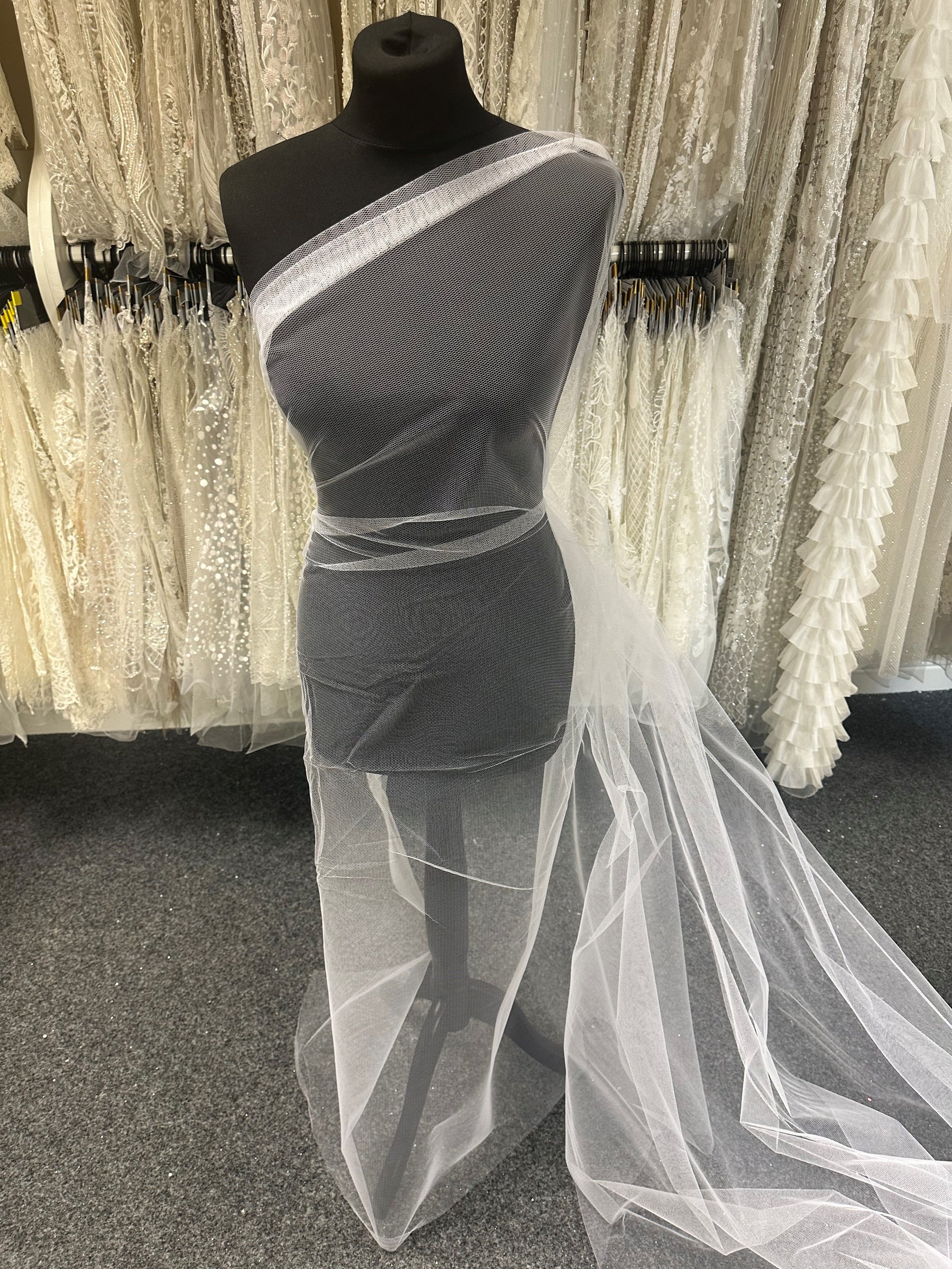 Seidenweißes, weiches Tüllkleid - Symphony