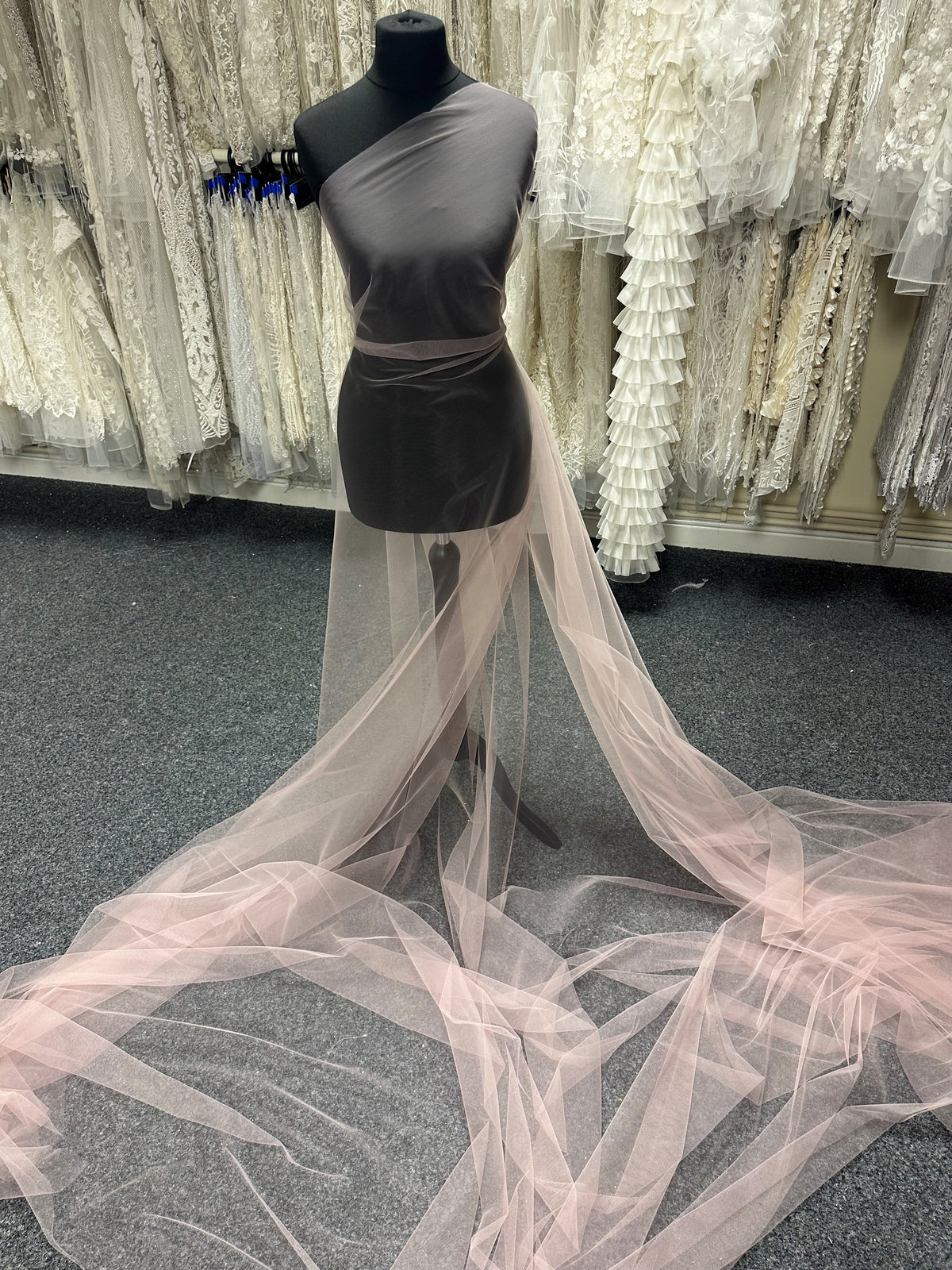 Weicher Stretch-Tüll in Nelkenfarbe – Impetus