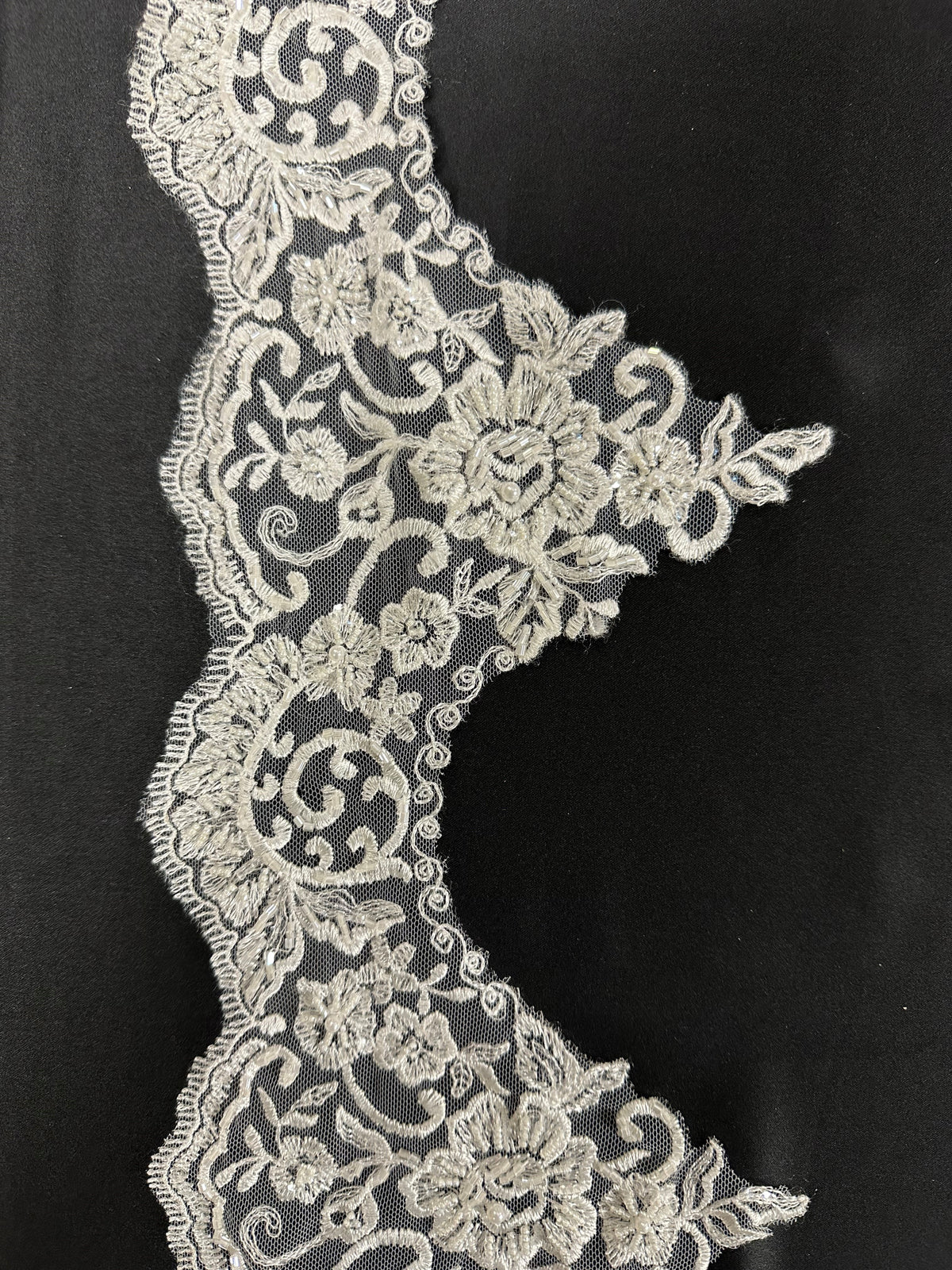 Elfenbeinfarbene Perlenspitzenborte – Vielfalt