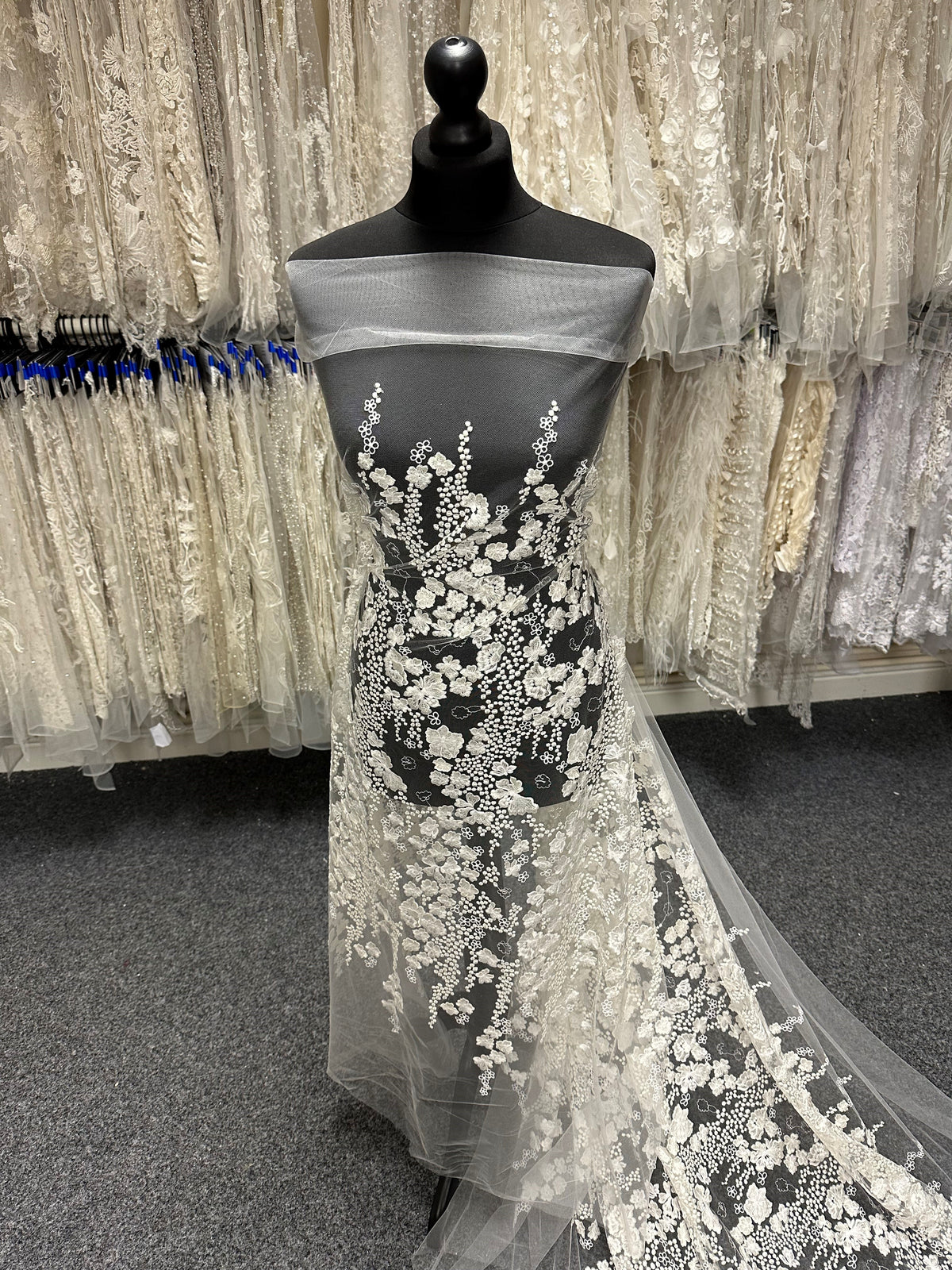 Elfenbeinfarbene italienische bestickte Spitze - Spencer