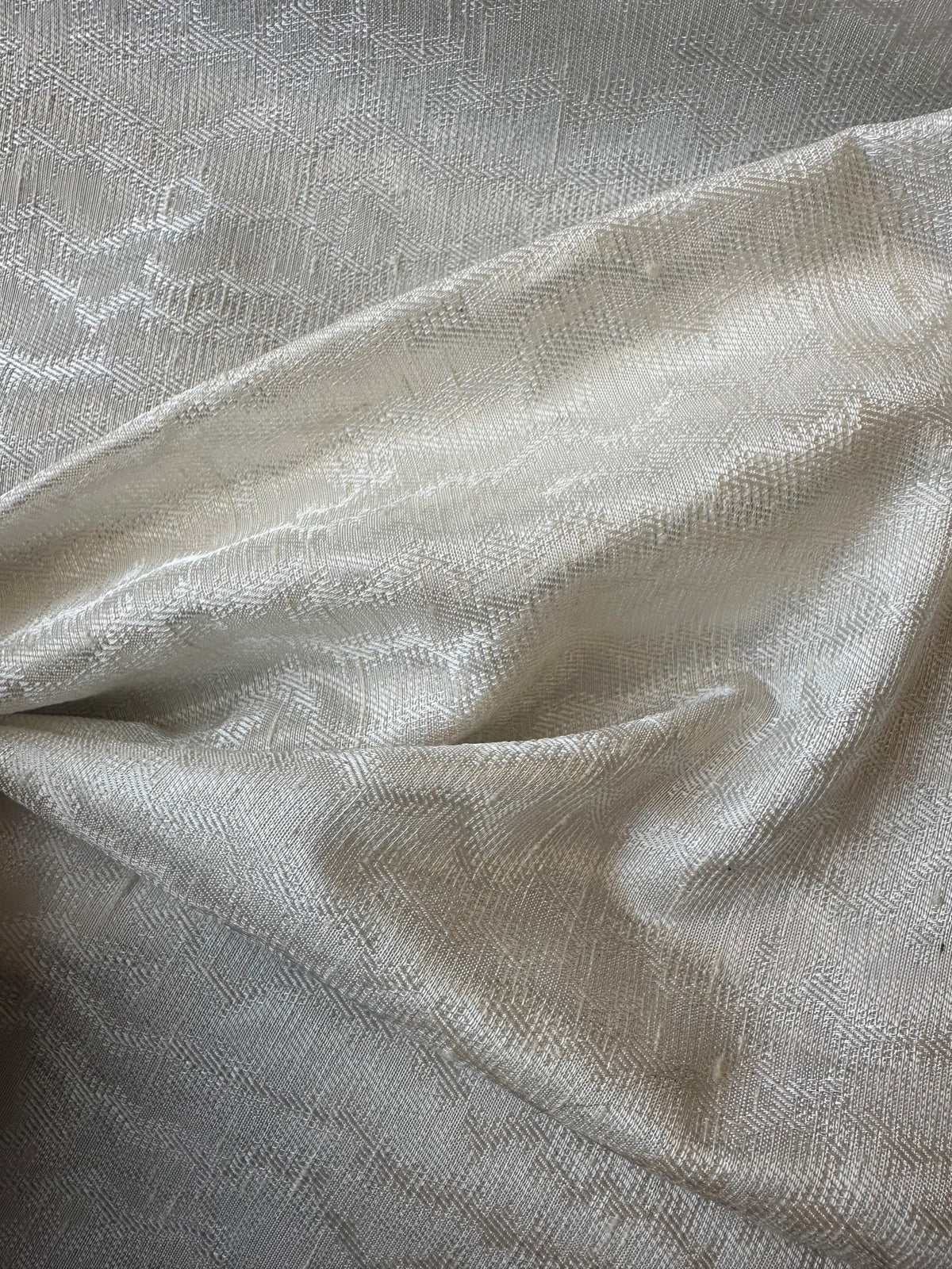 Elfenbeinfarbener Moiré-Brokat – Shangri La