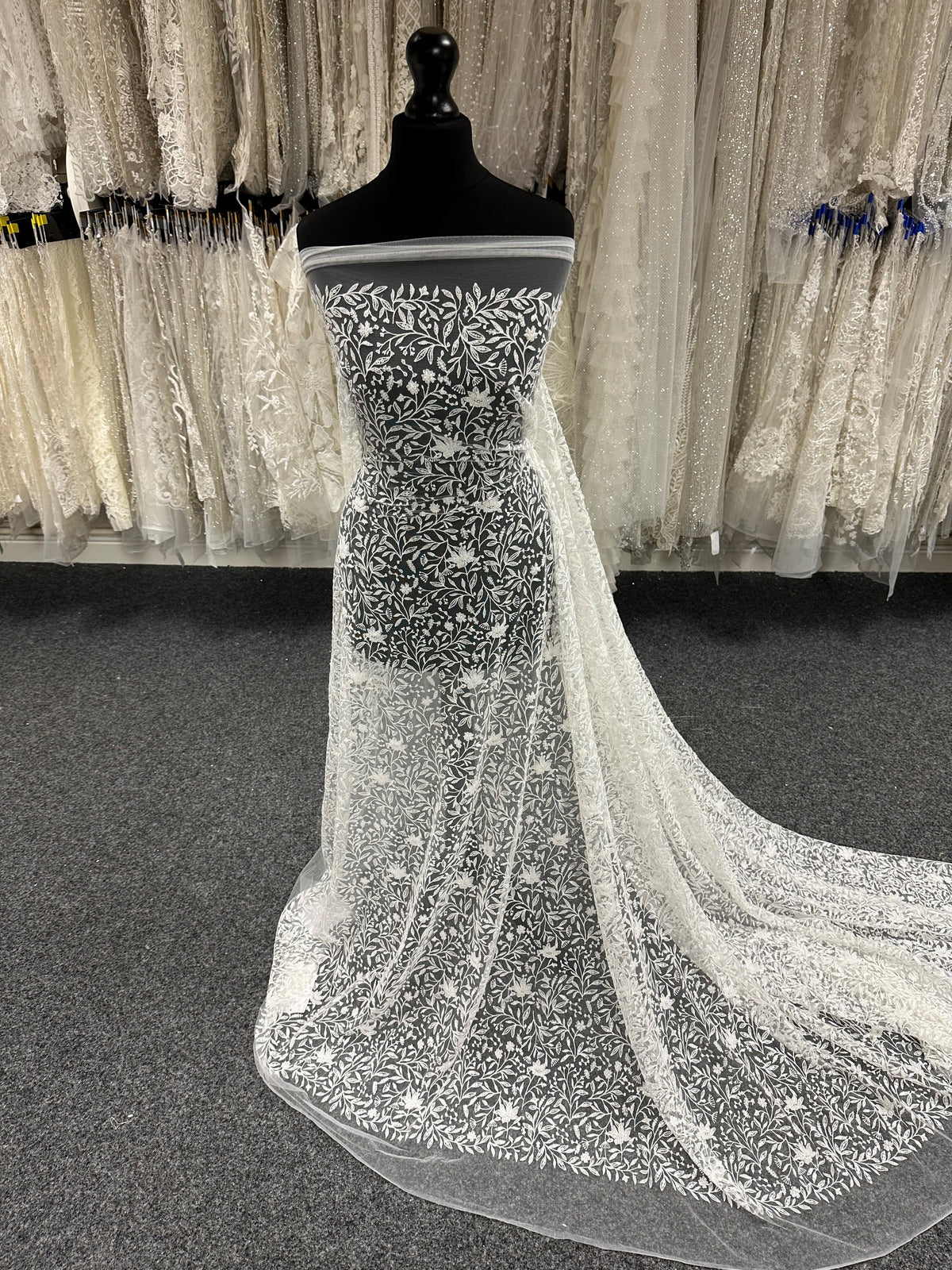 Elfenbeinfarbene Perlenstickerei-Spitze - Minka