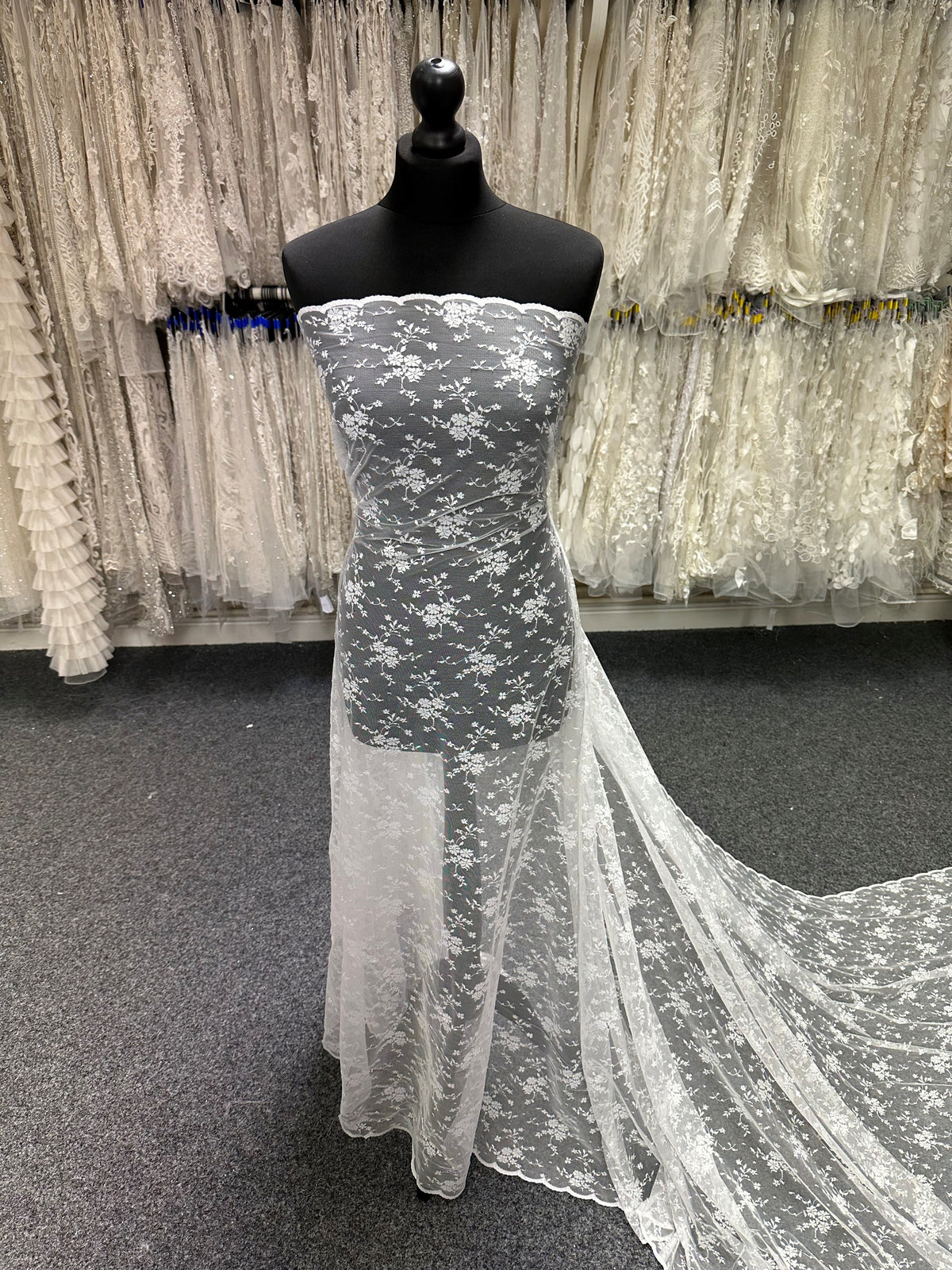 Leichte Brautspitze in Elfenbein - Harley