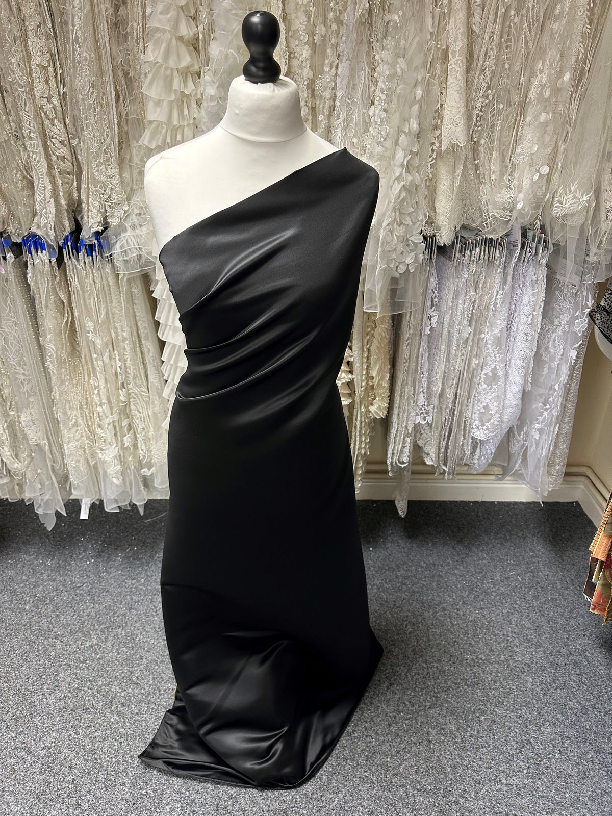 Schwarzer Duchess-Satin aus Polyester – Supreme