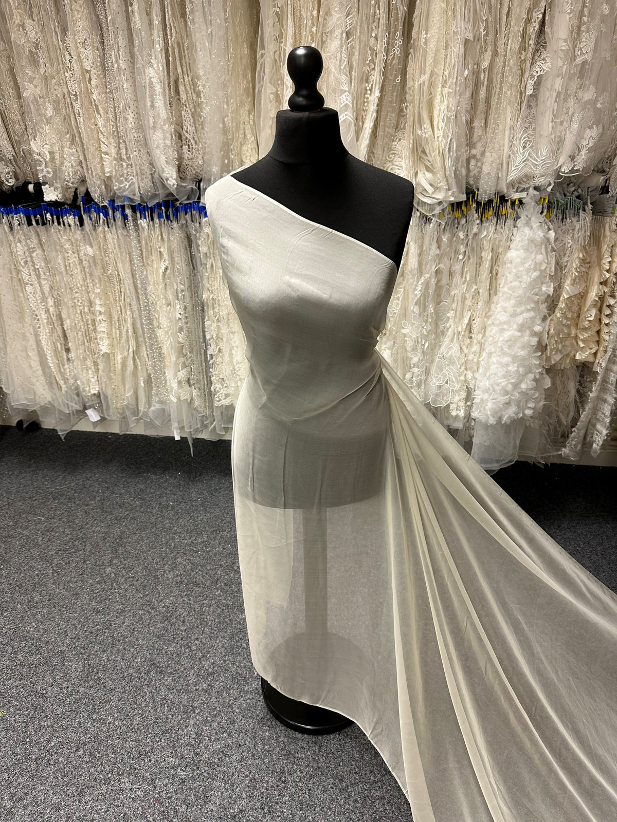 Cremefarbener Seidenchiffon – Tempest