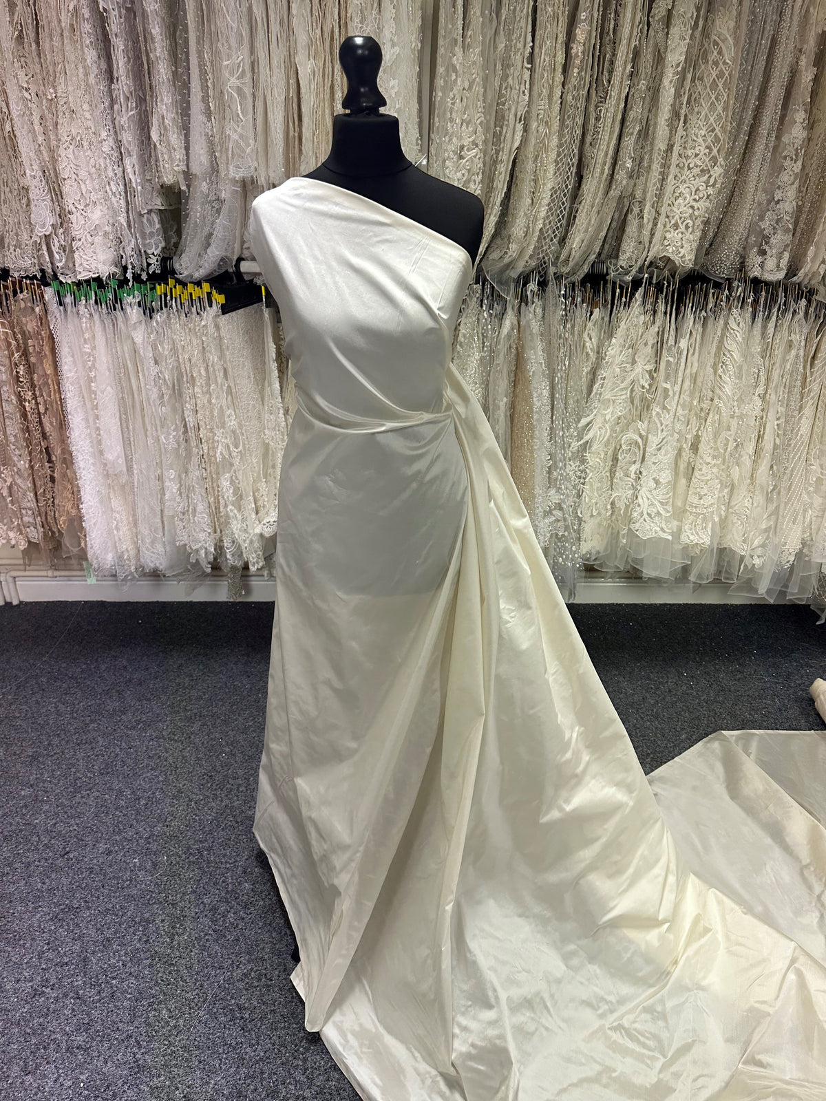 Elfenbeinfarbene Dupionseide – Intaglio