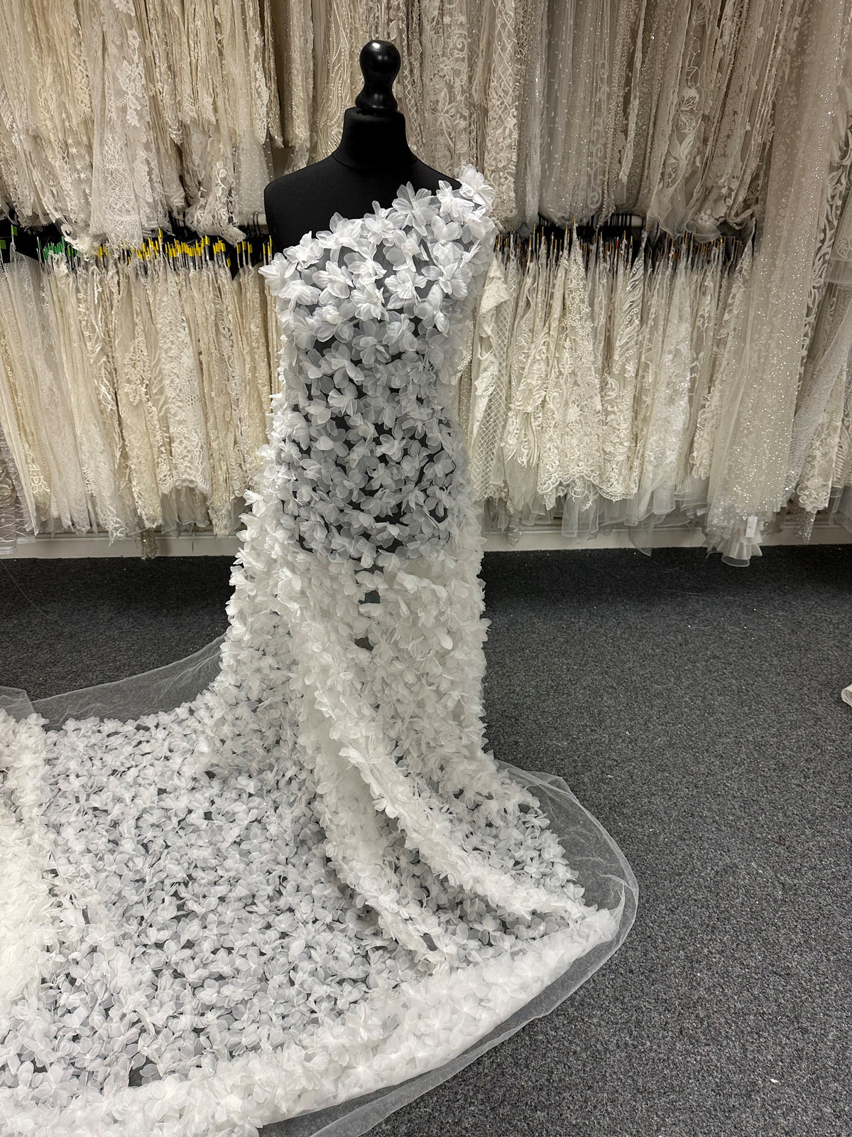 Elfenbeinfarbene 3D-Blumenspitze - Sheeba