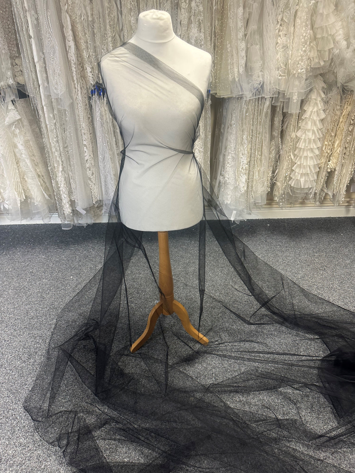 Schwarzer Tüll für Schleier – Climax