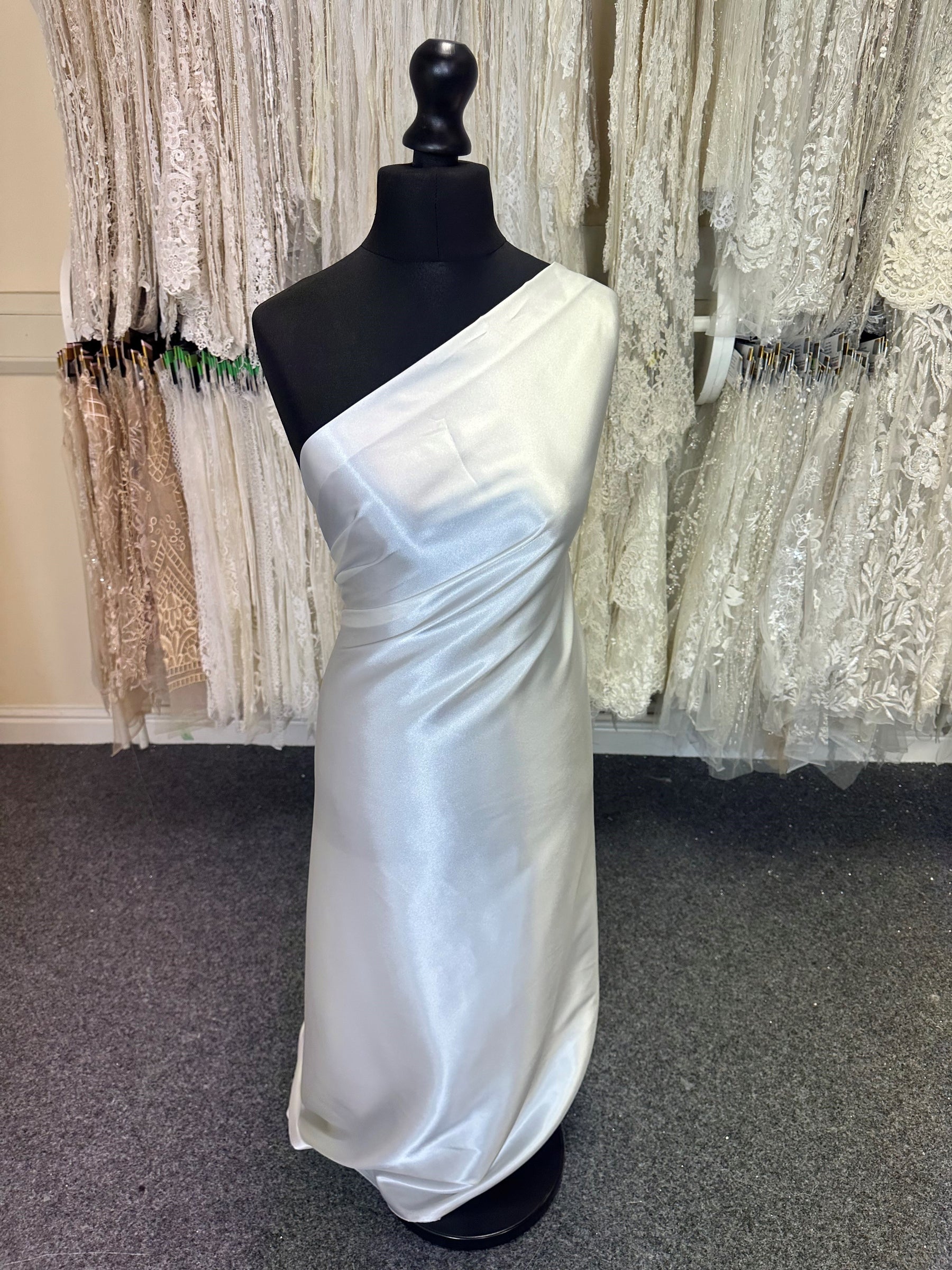Elfenbeinfarbener Polyester-Satin - Sacred