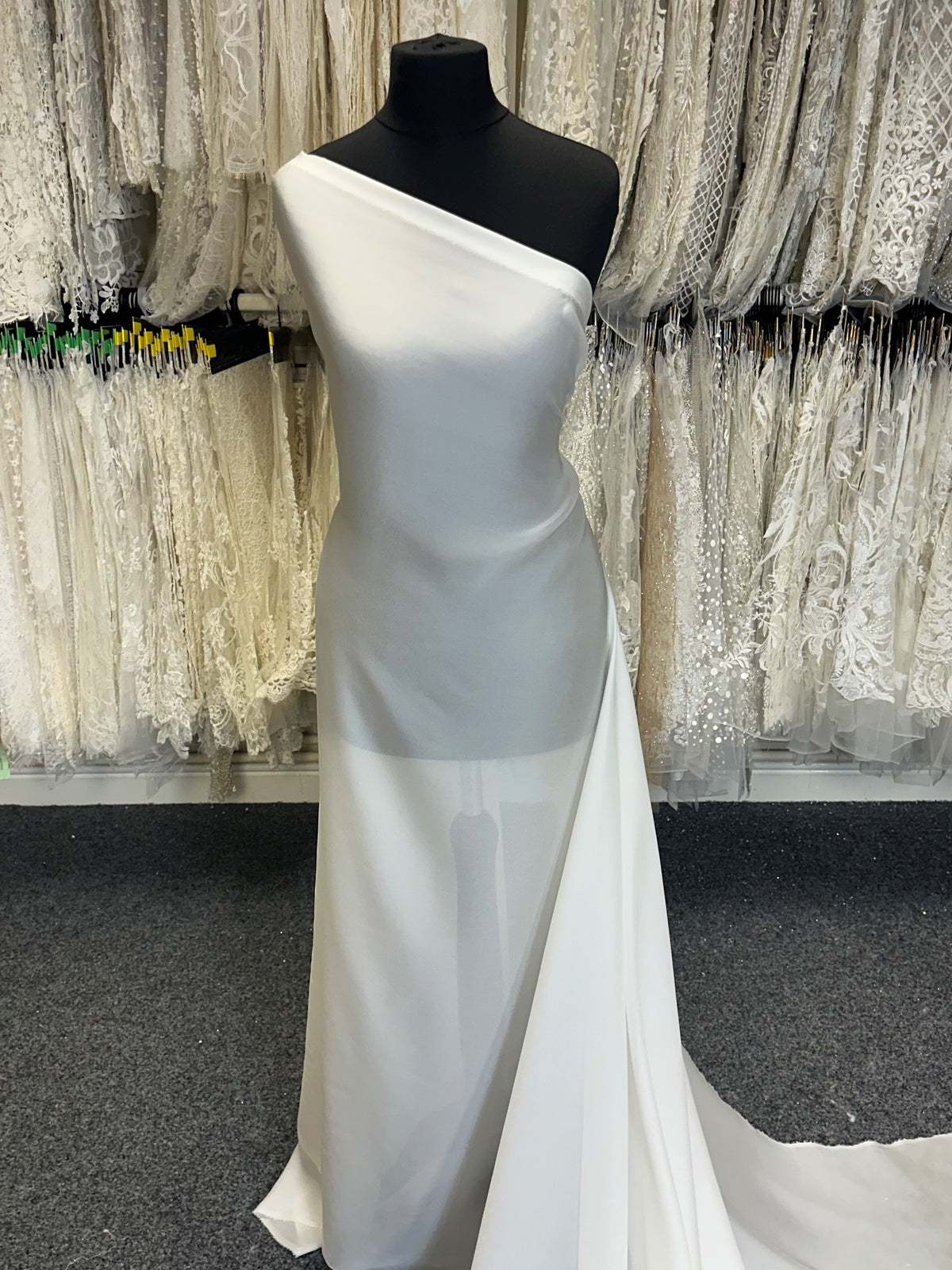 Weiße Seidencharmeuse - Hilarity