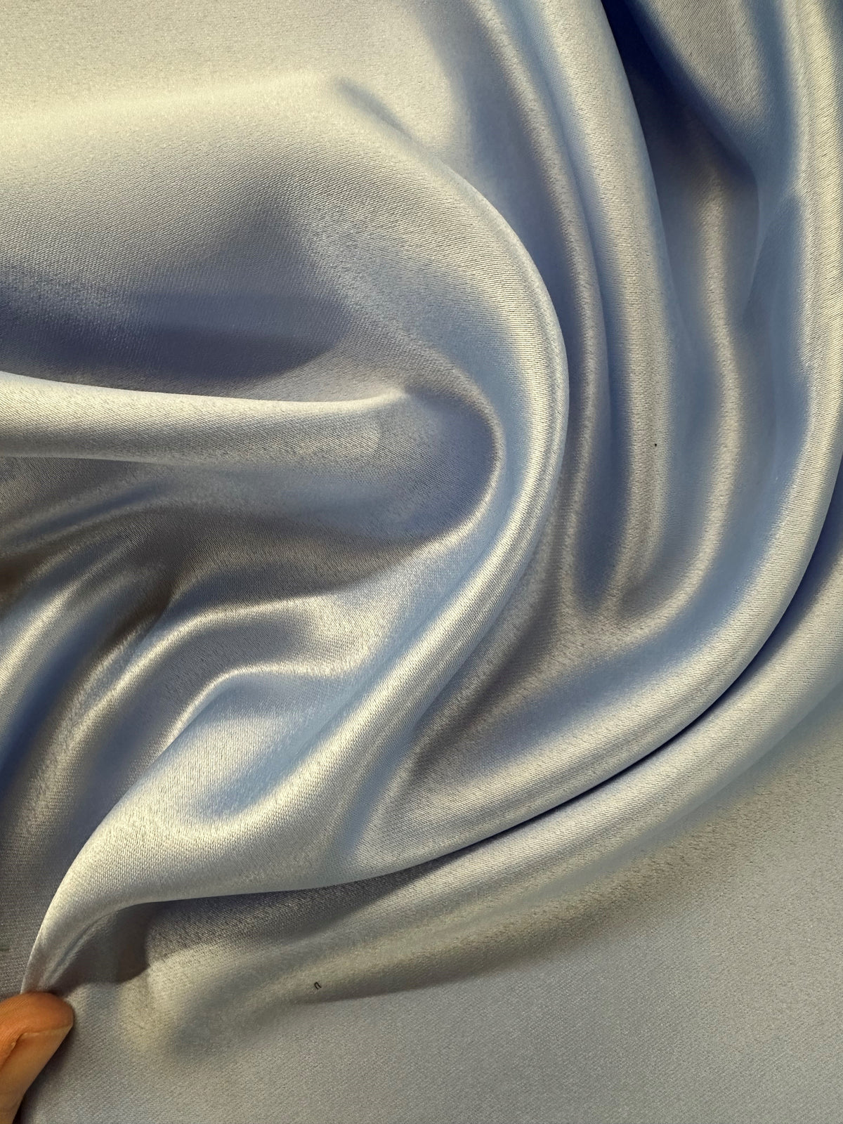 Puderblauer Duchesse-Satin – Scenery