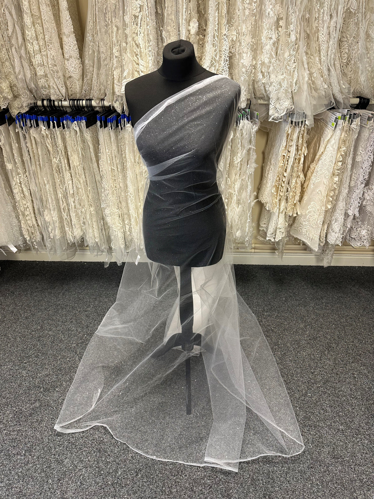 Elfenbeinfarbener Glitzertüll – Lametta