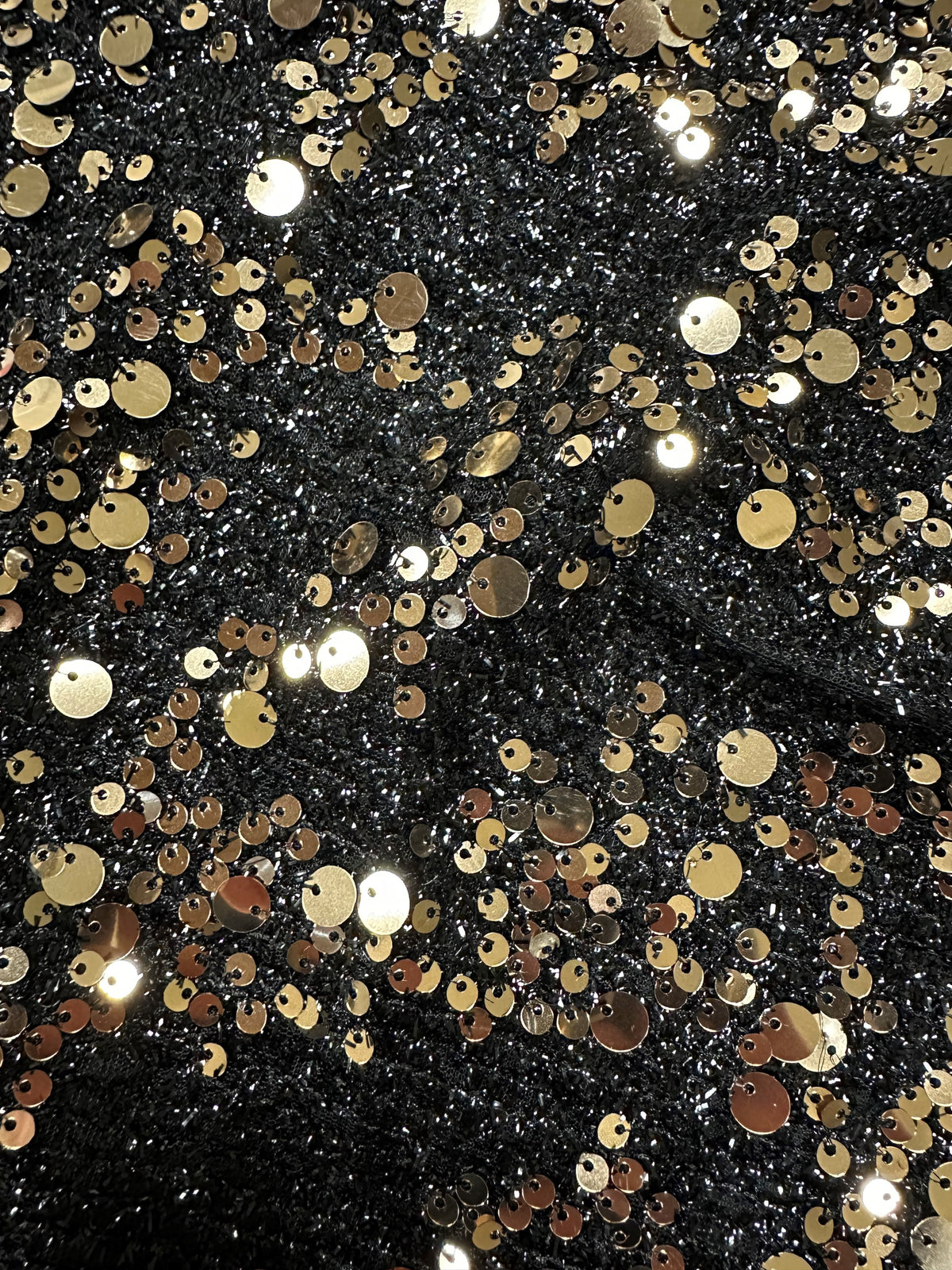 Goldfarbener Paillettenbesatz aus Netzstoff - Casablanca (CF)