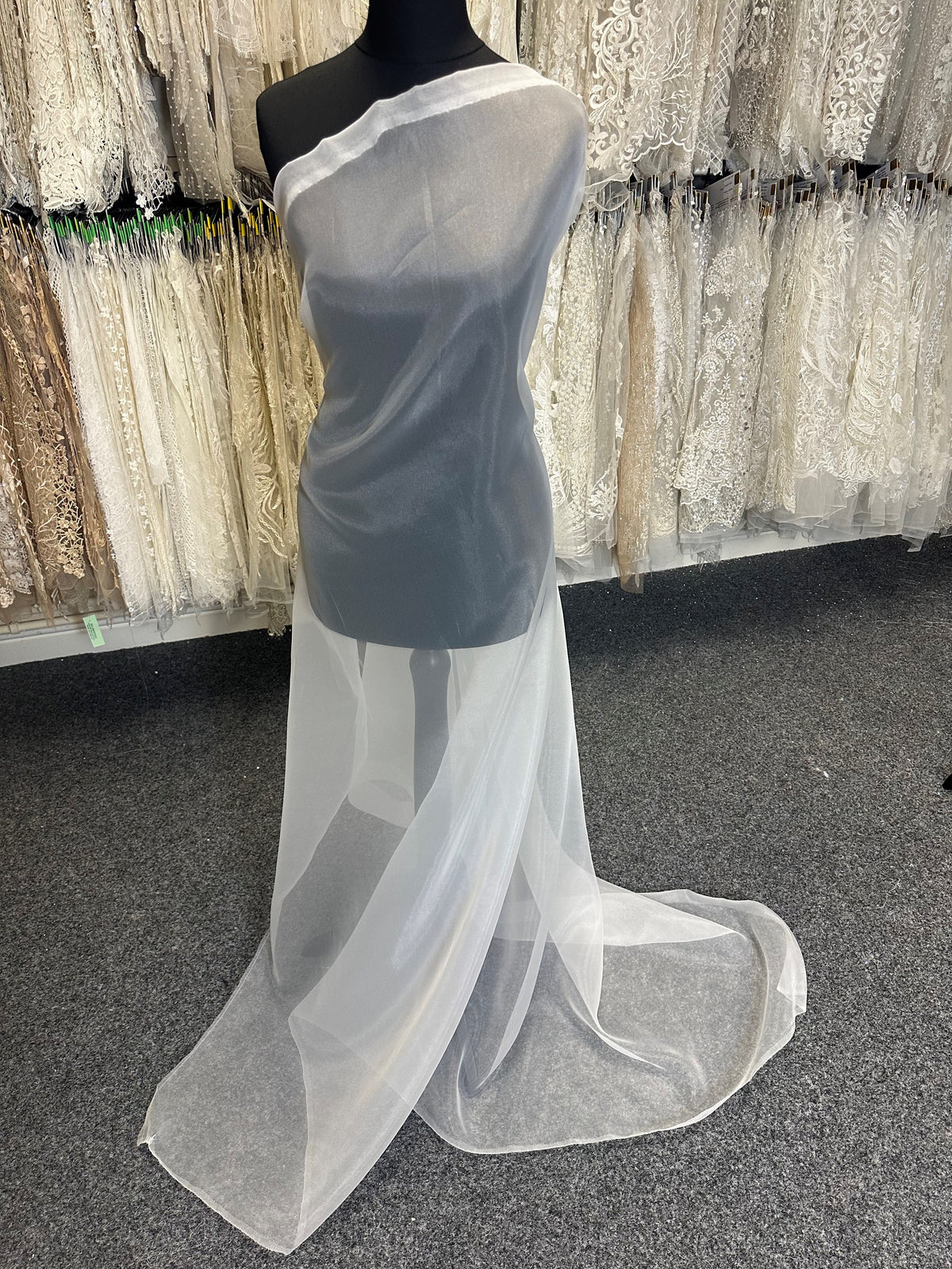 Elfenbeinfarbener Polyester-Organza - Foxtrott