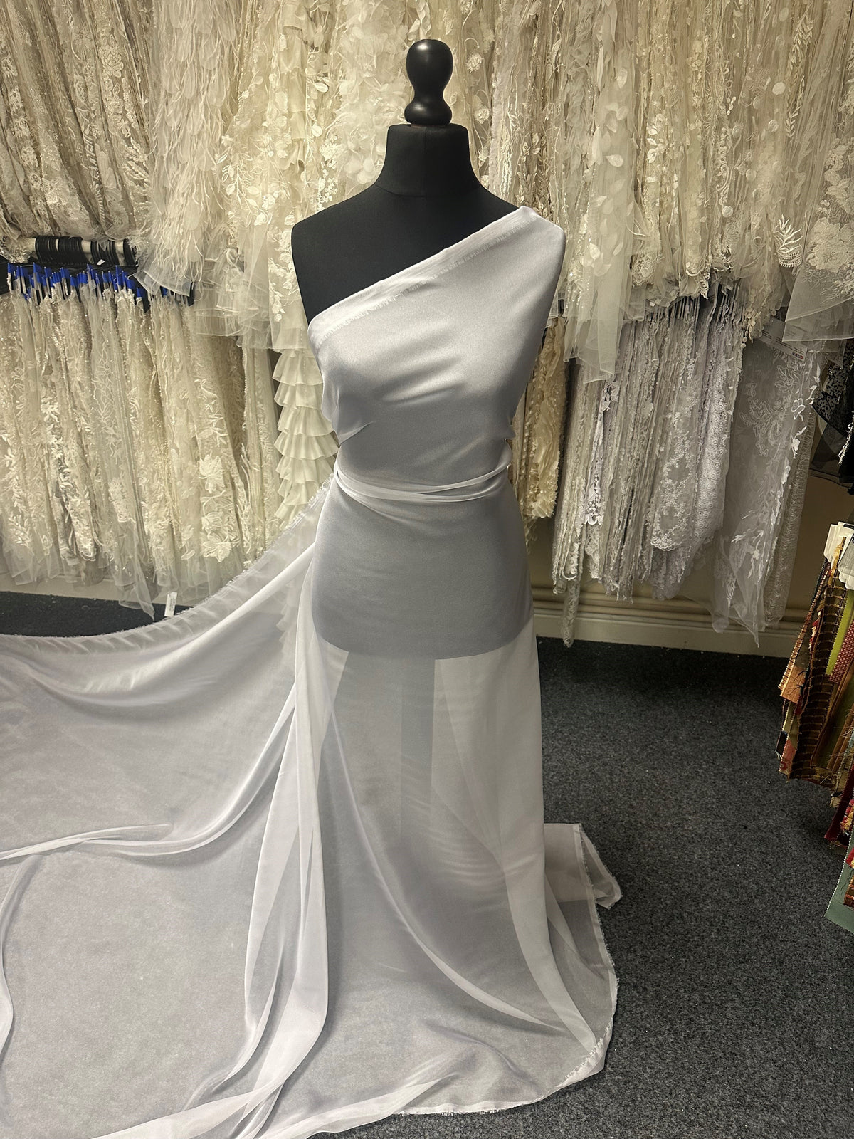 Weißer Polyester-Chiffon – Honesty