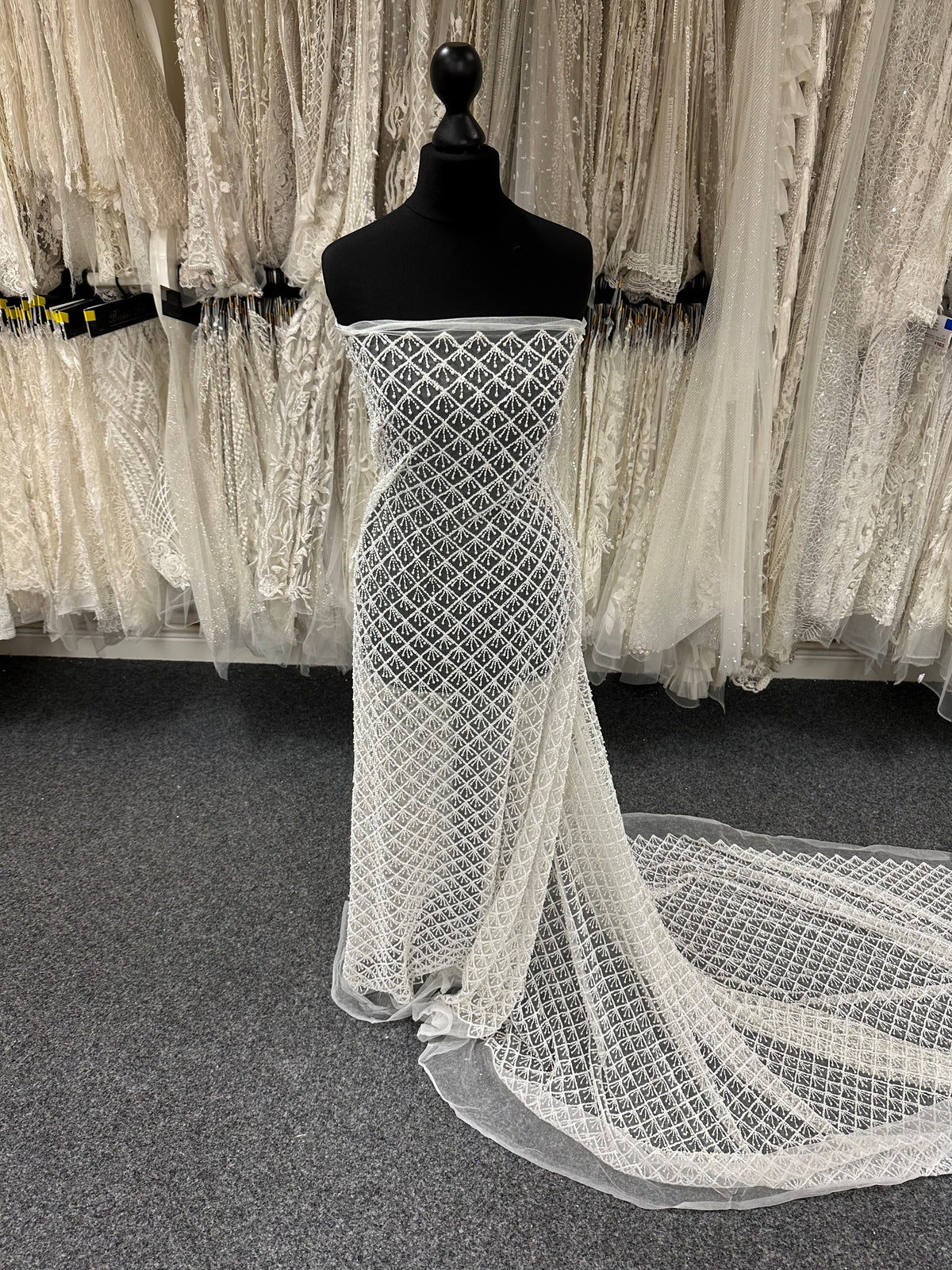 Perlenspitze in hellem Elfenbein – Vivienne