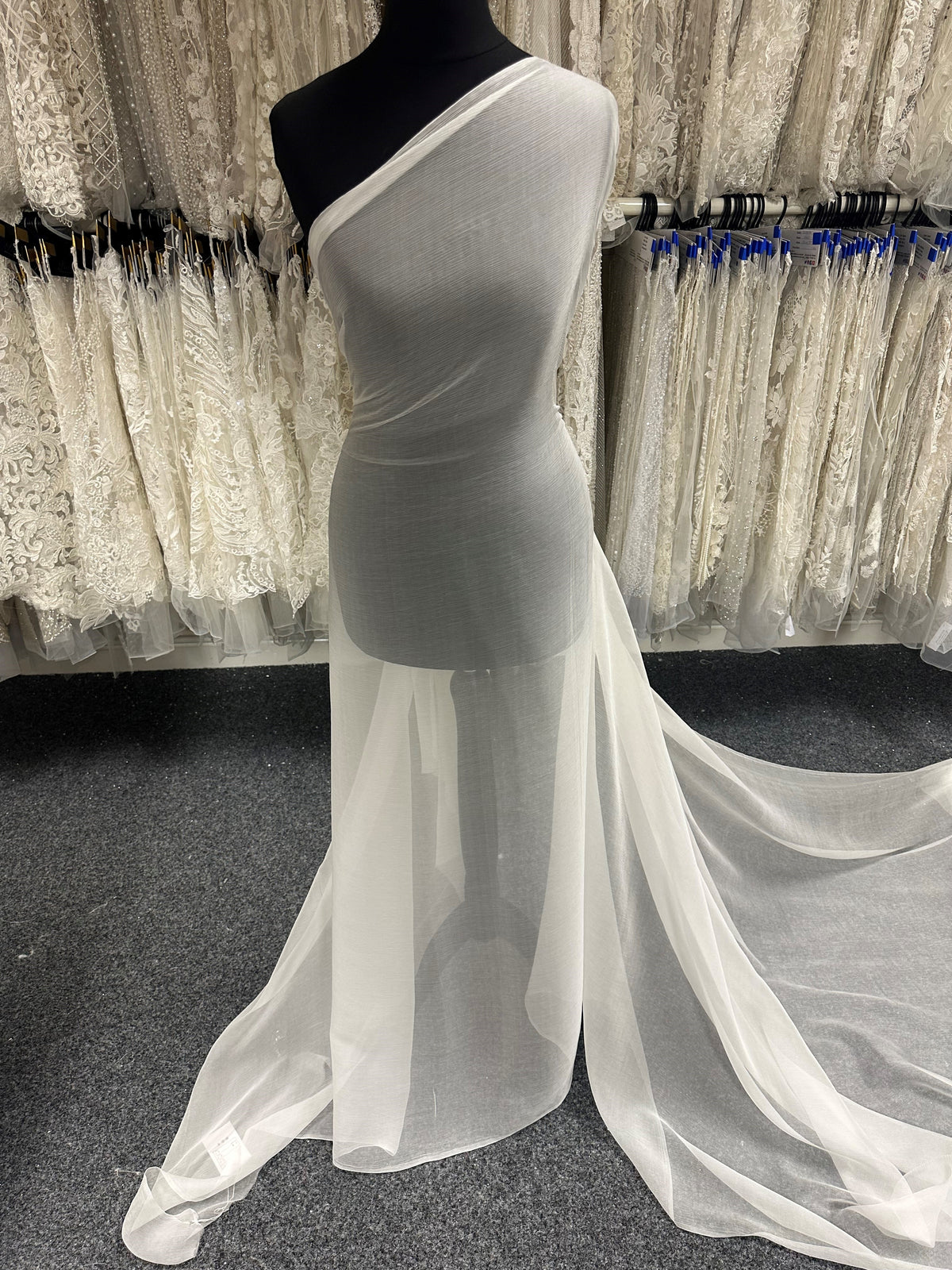 Elfenbeinfarbener Seiden-Georgette – Heavenly