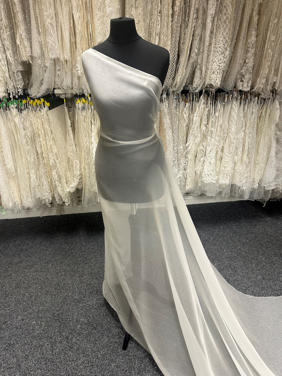 Garza aus elfenbeinfarbener Seide – Festival