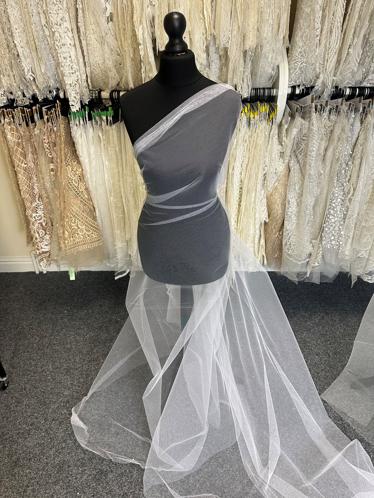 Weißes, weiches Tüllkleid - Symphony