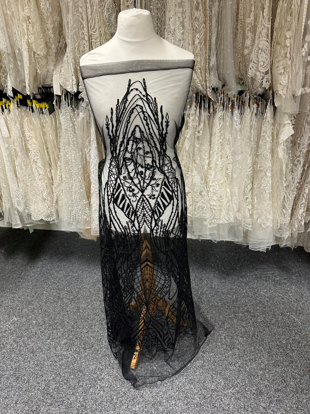 Schwarze bestickte Spitze – Hortense