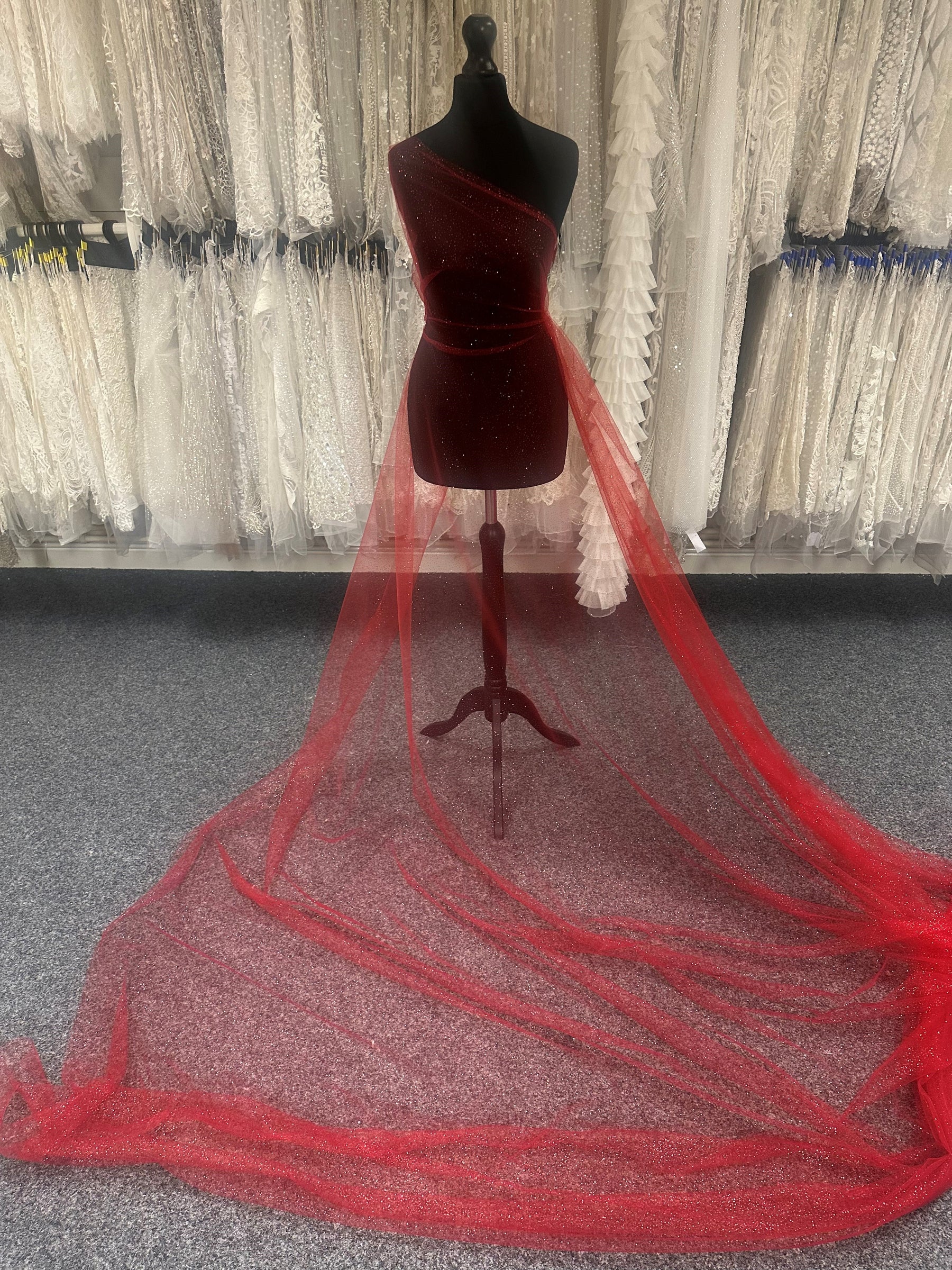 Roter Glitzertüll - Trompete