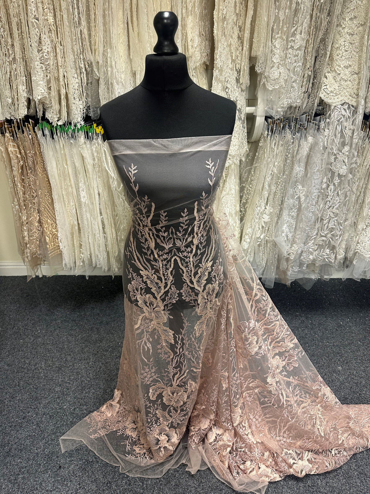 Altrosa bestickte Spitze – Bexley