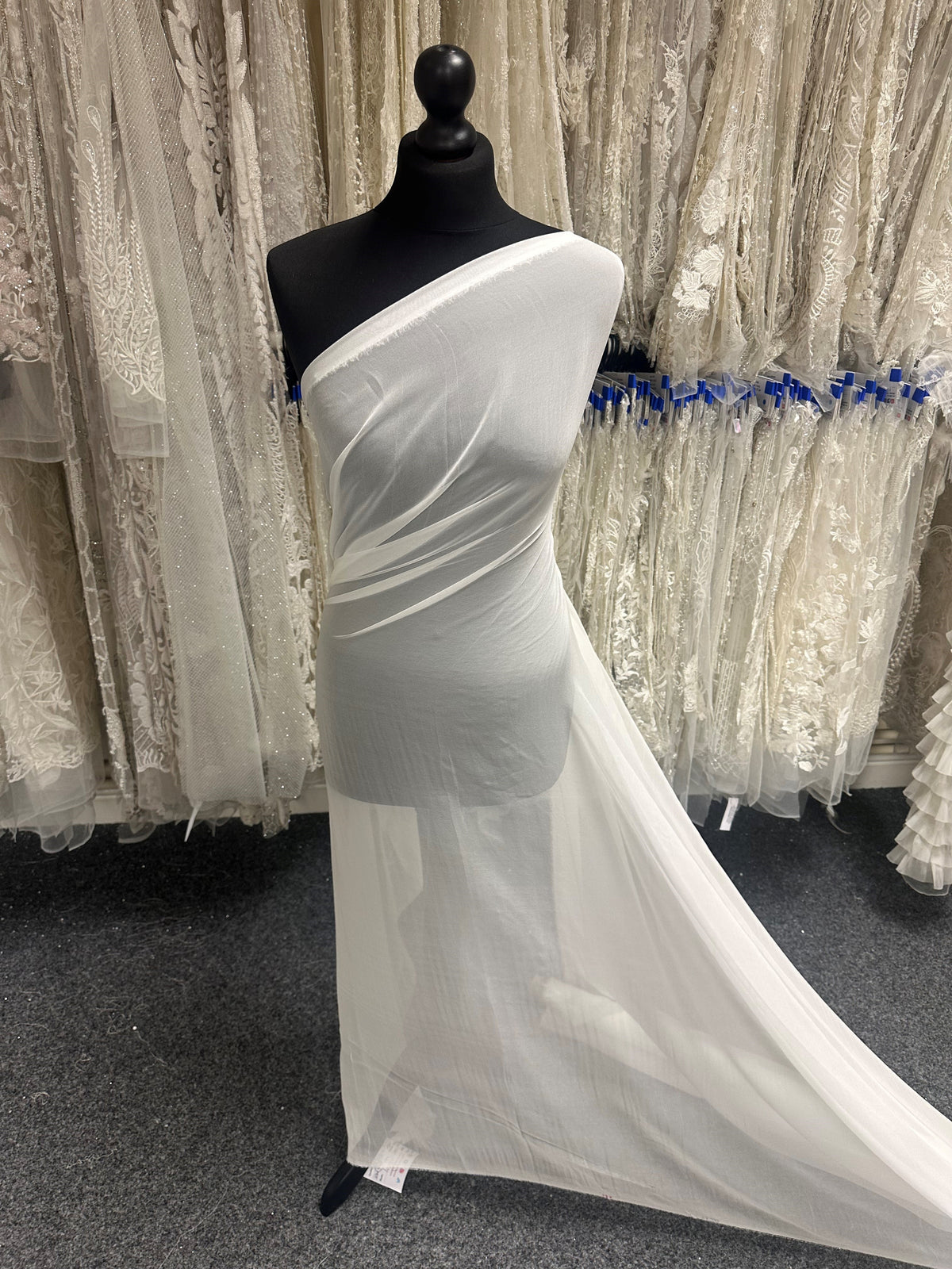 Elfenbeinfarbener Seiden-Georgette – Marquis