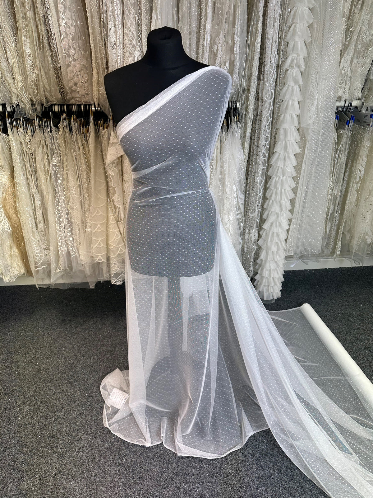 Elfenbeinfarbener Tüll mit kleinen Punkten – Pepper