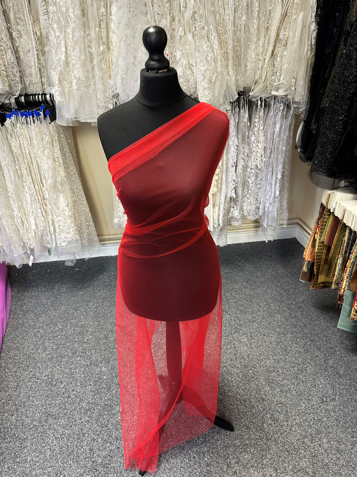 Scharlachroter Tüll - Karneval