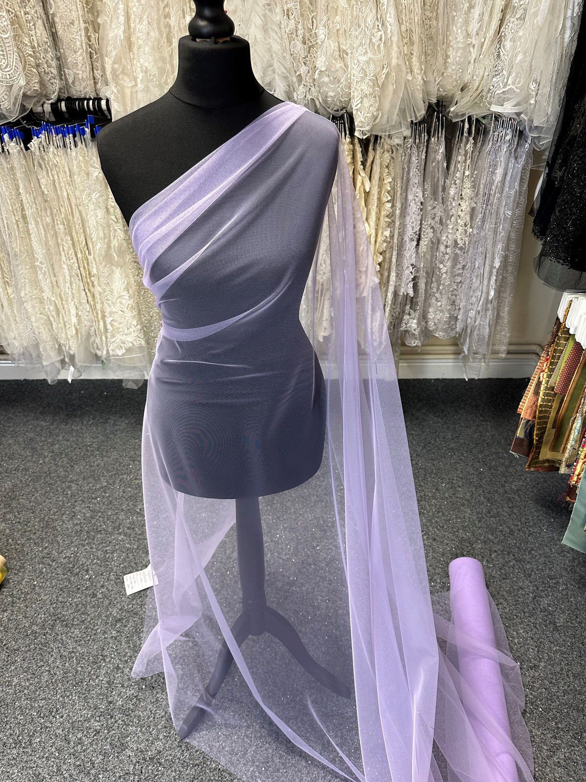 Lila Tüll - Karneval