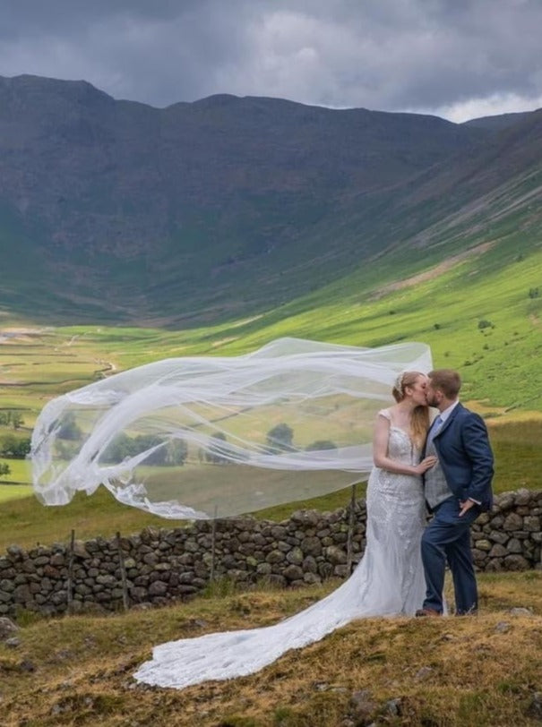 Elfenbeinfarbene Laserspitze – Doba