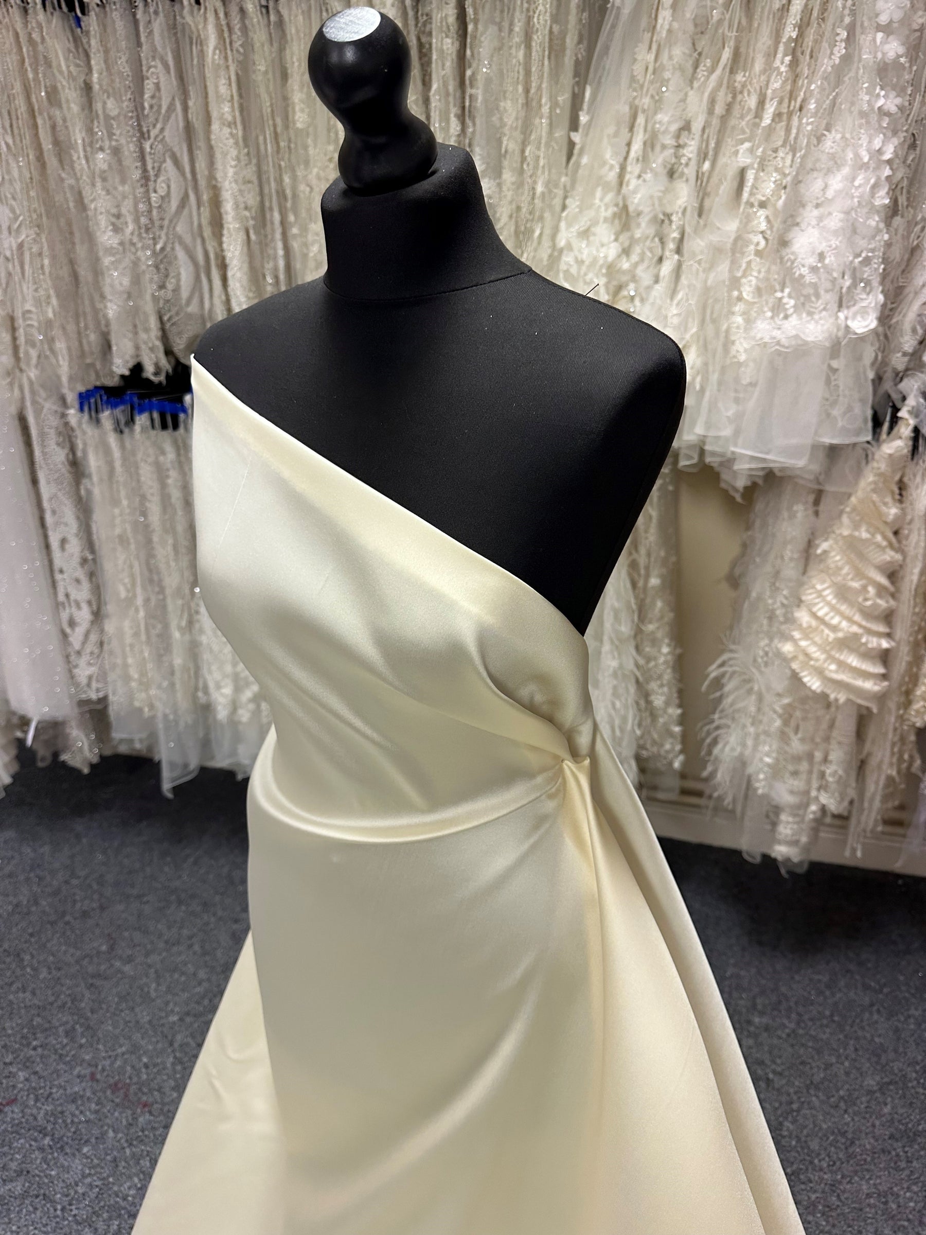 Champagnerfarbener Satin aus Seidenmischung – Suave