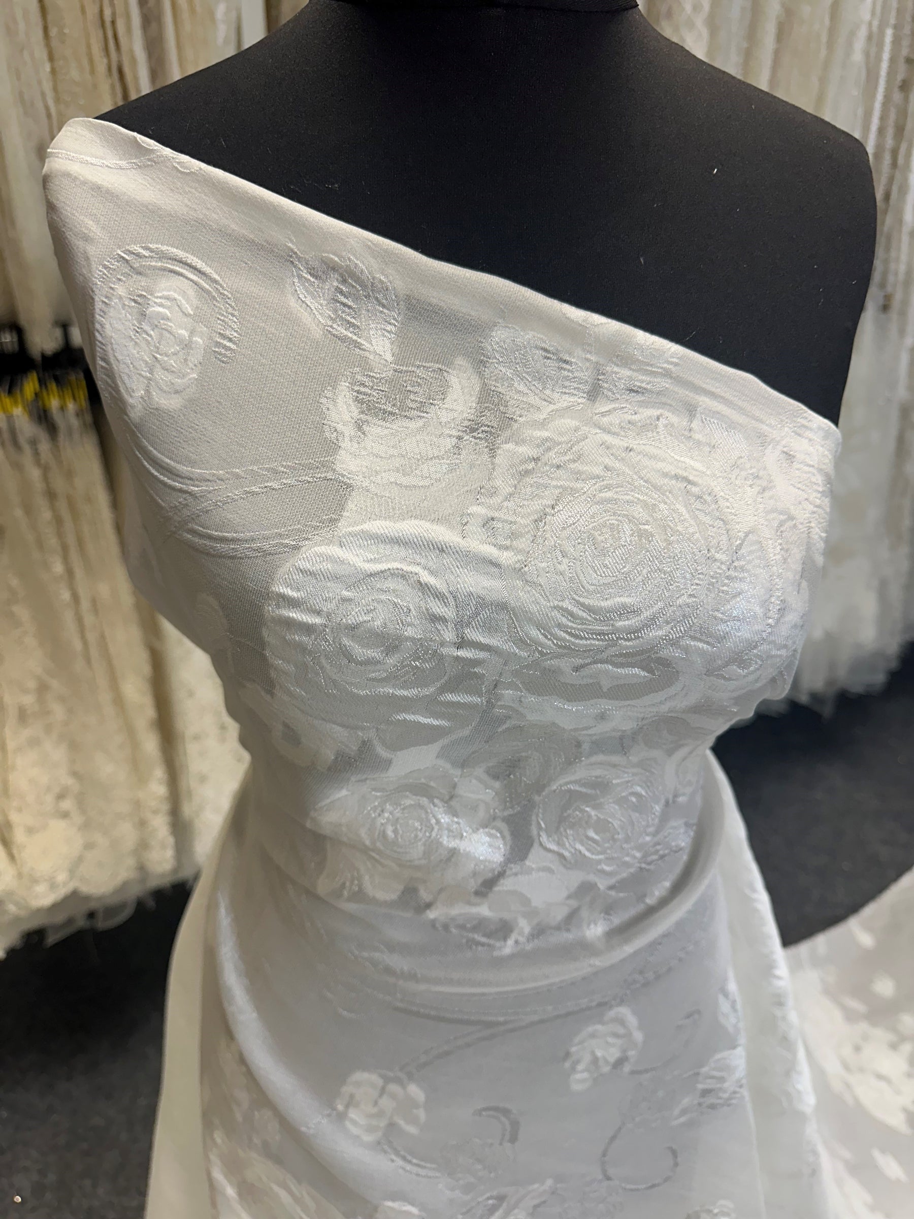 Italienischer Elfenbeinbrokat – Prodigious