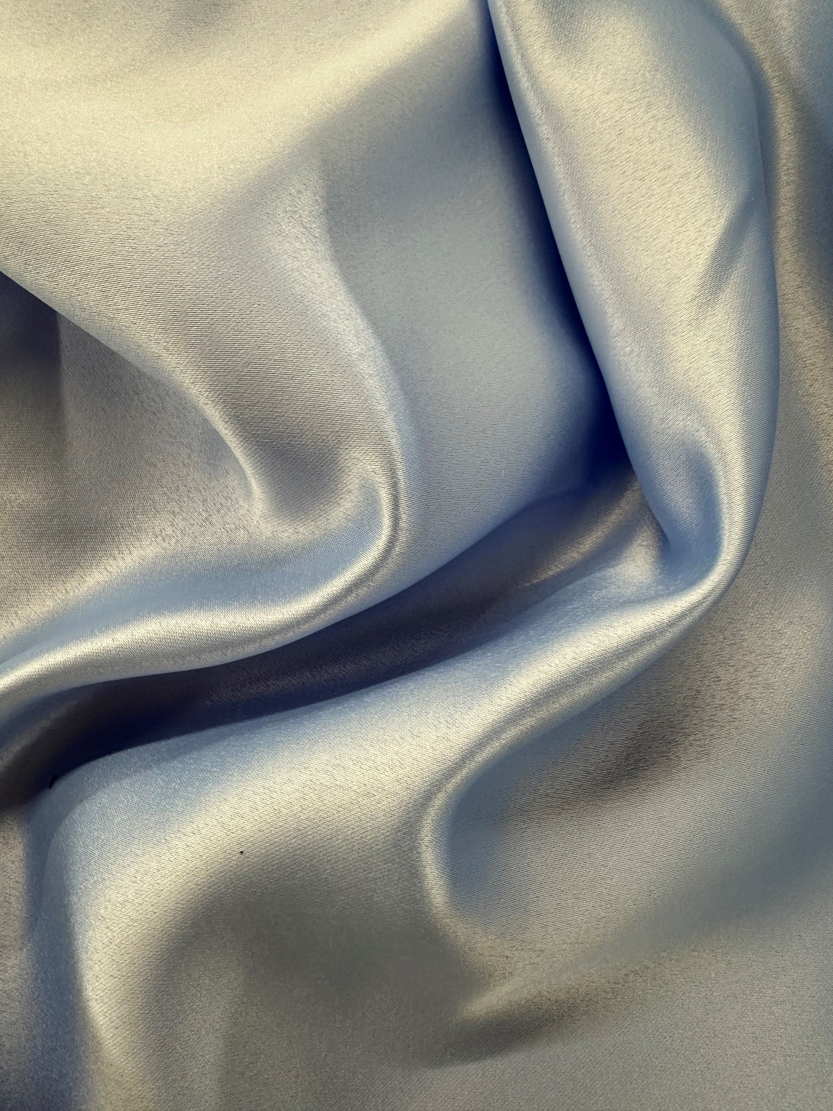 Puderblauer Duchesse-Satin – Scenery