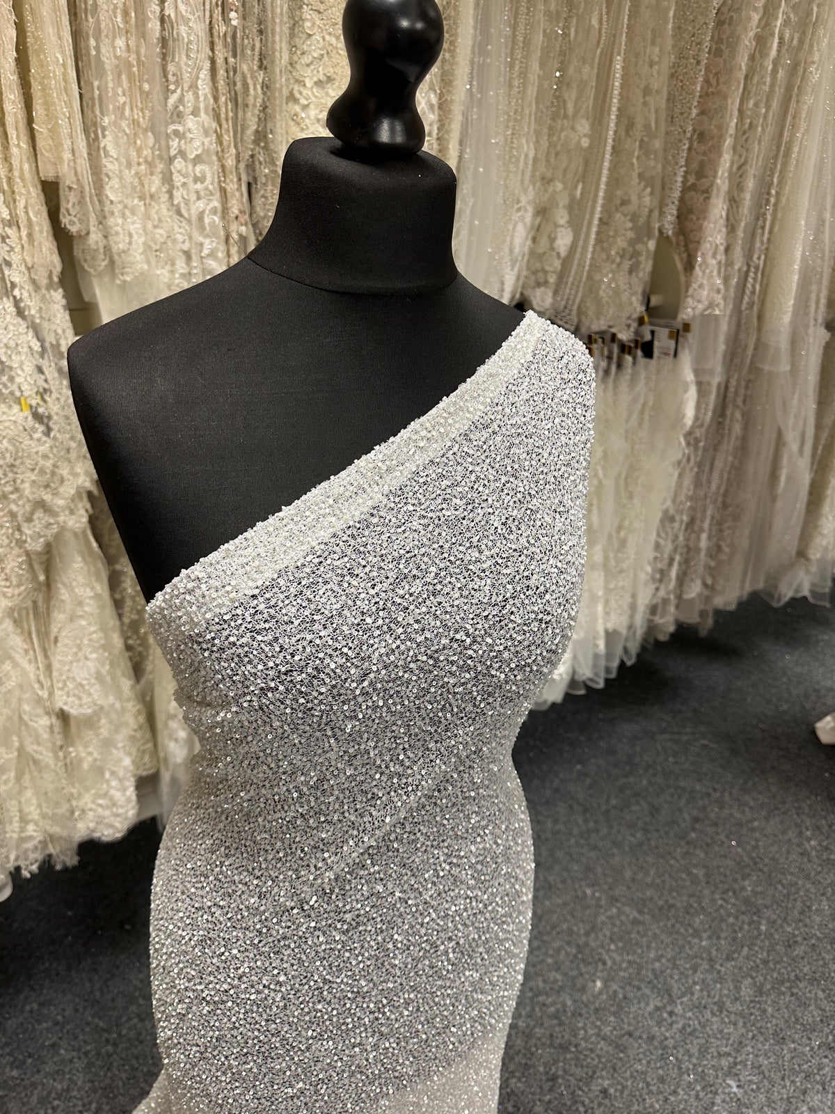 Elfenbeinfarbene Perlenspitze – Tammy