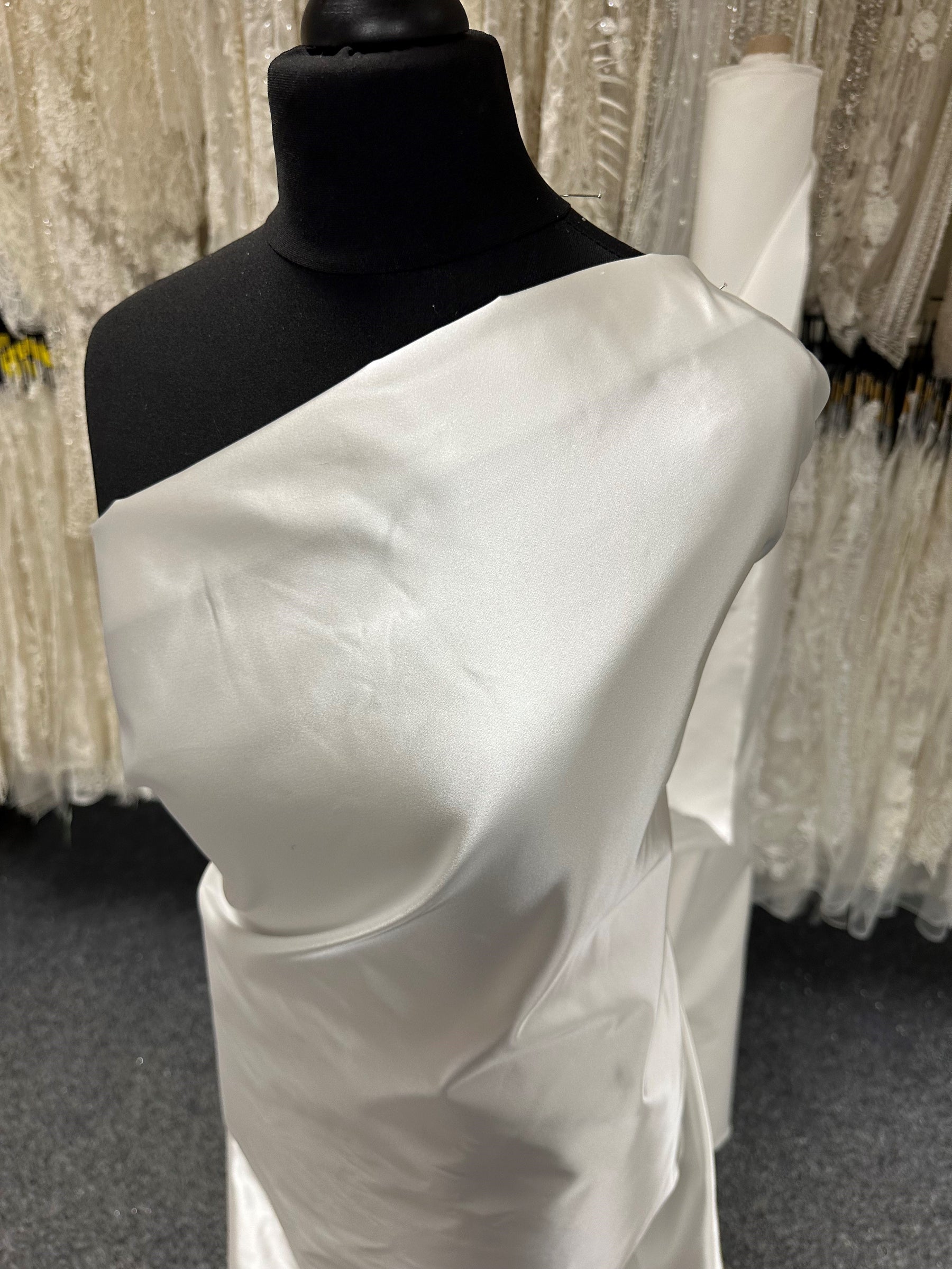 Elfenbeinfarbener Öko-Duchesse-Satin - Secret