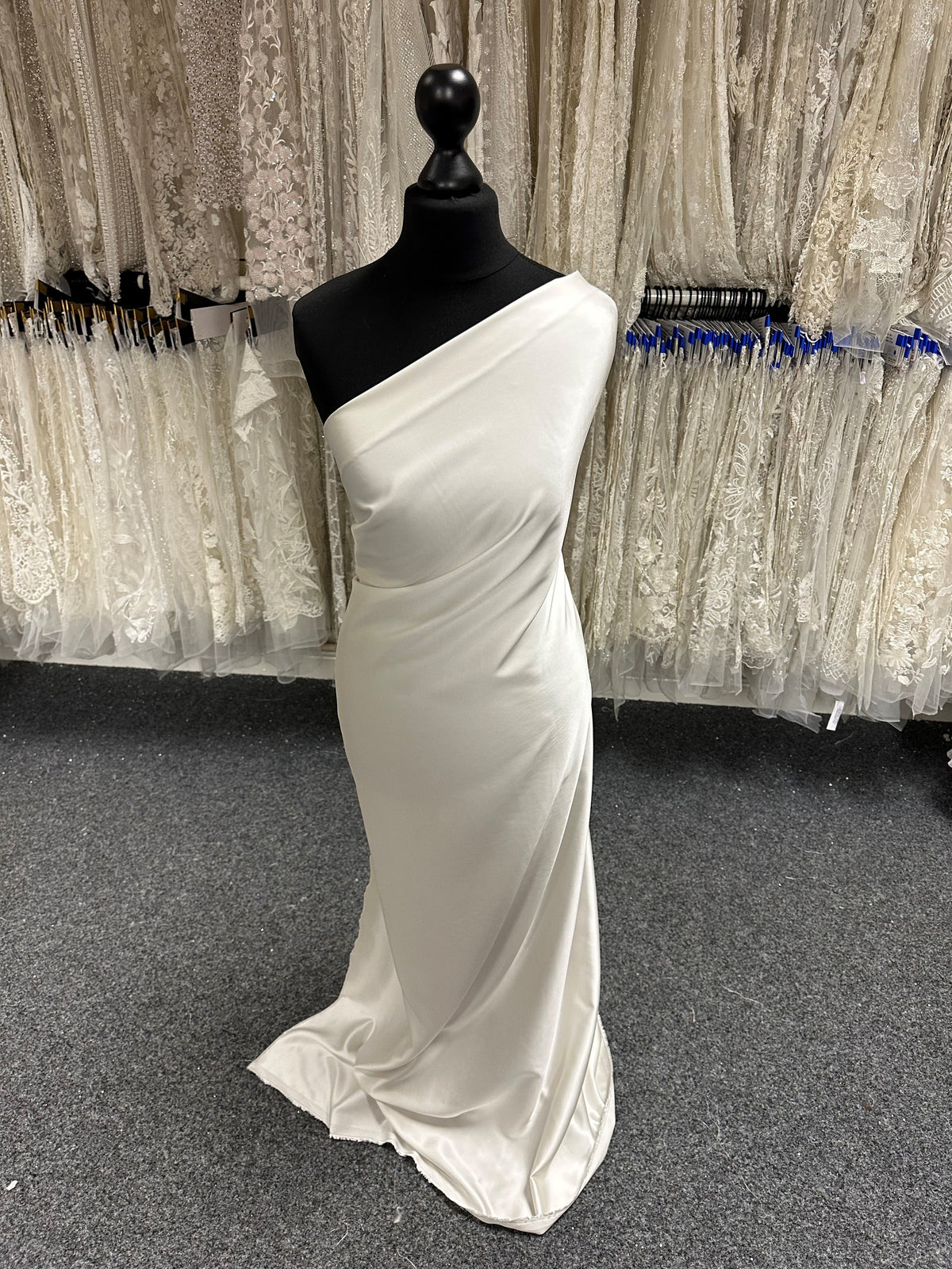 Elfenbeinfarbener Öko-Modal-Satin - Dedication