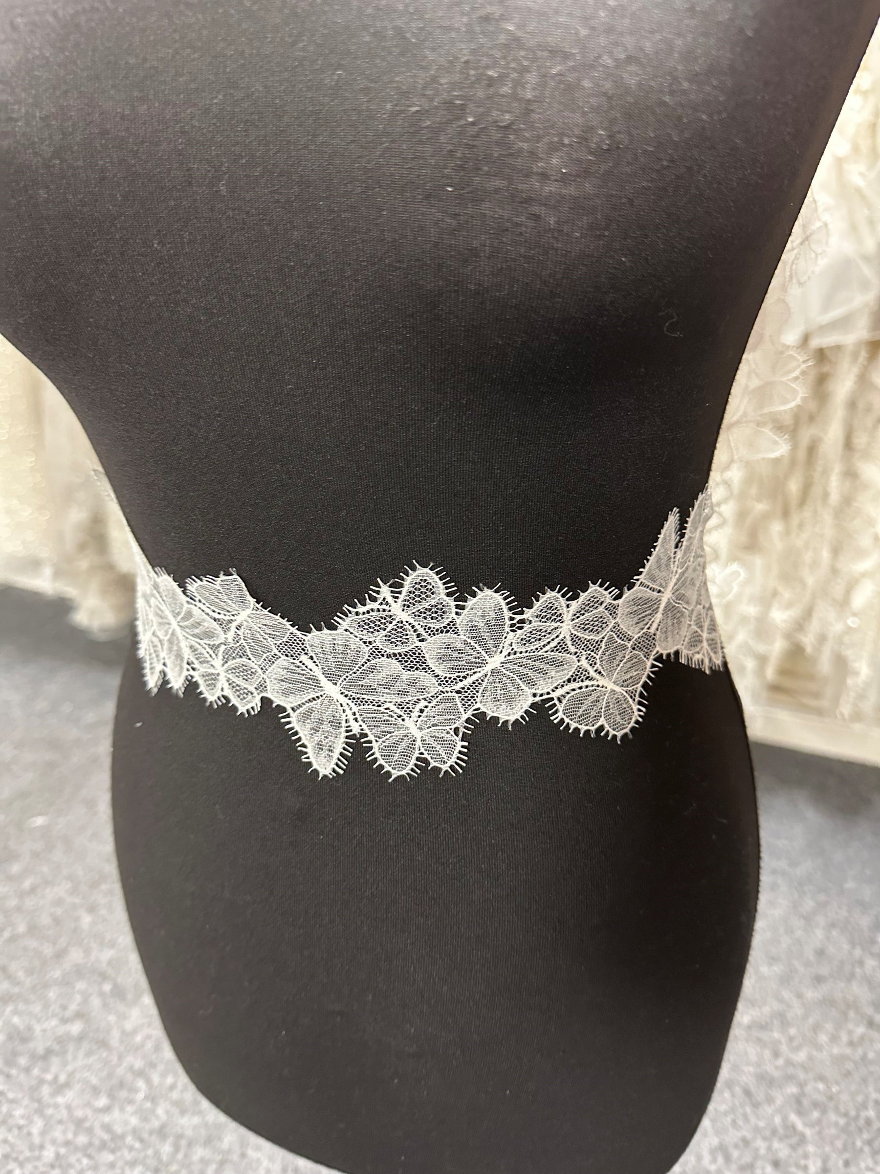 Elfenbeinfarbener Schmetterlings-Spitzenbesatz - Mariner