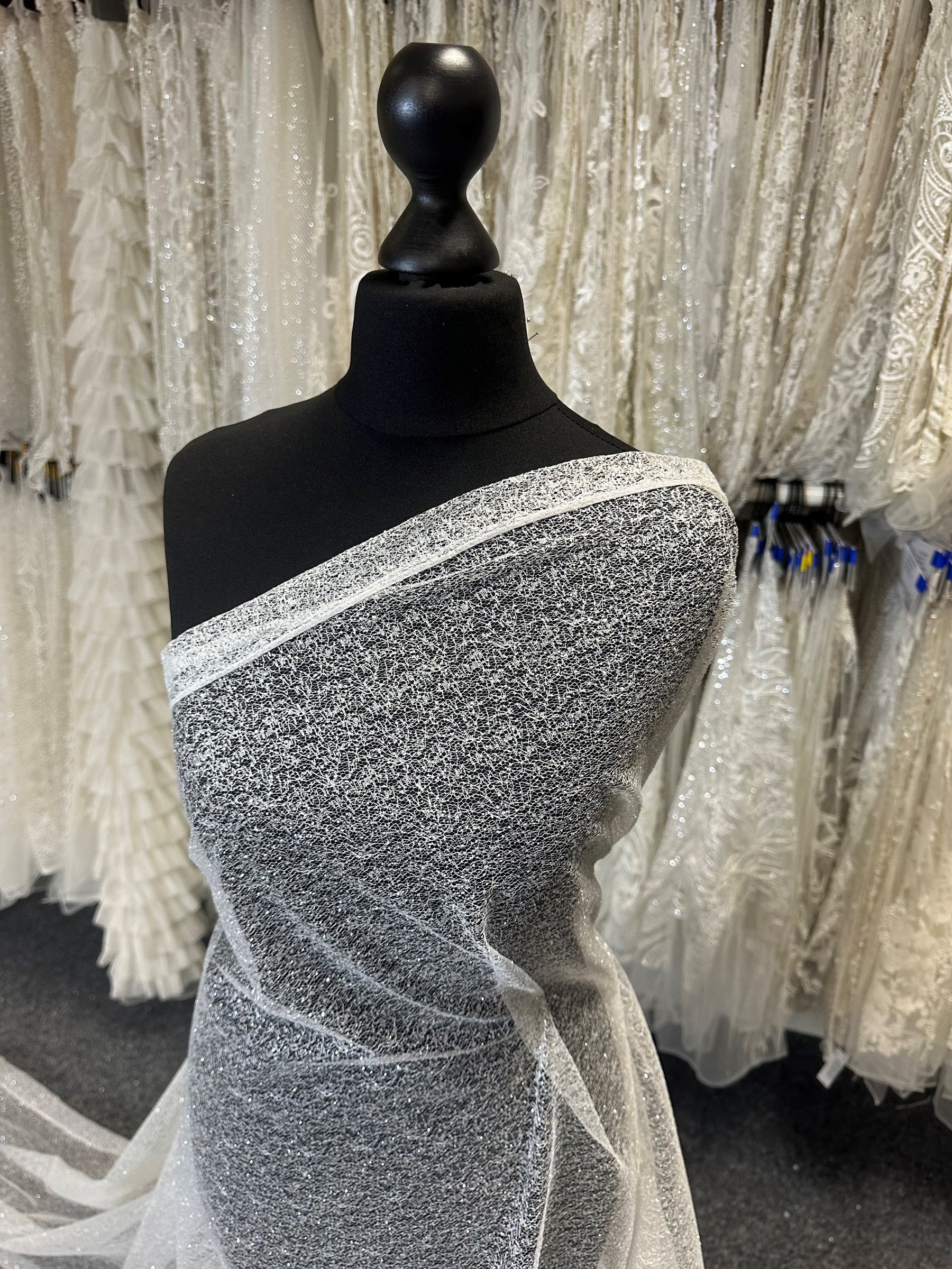 Elfenbeinfarbener Glitzertüll - Saylor