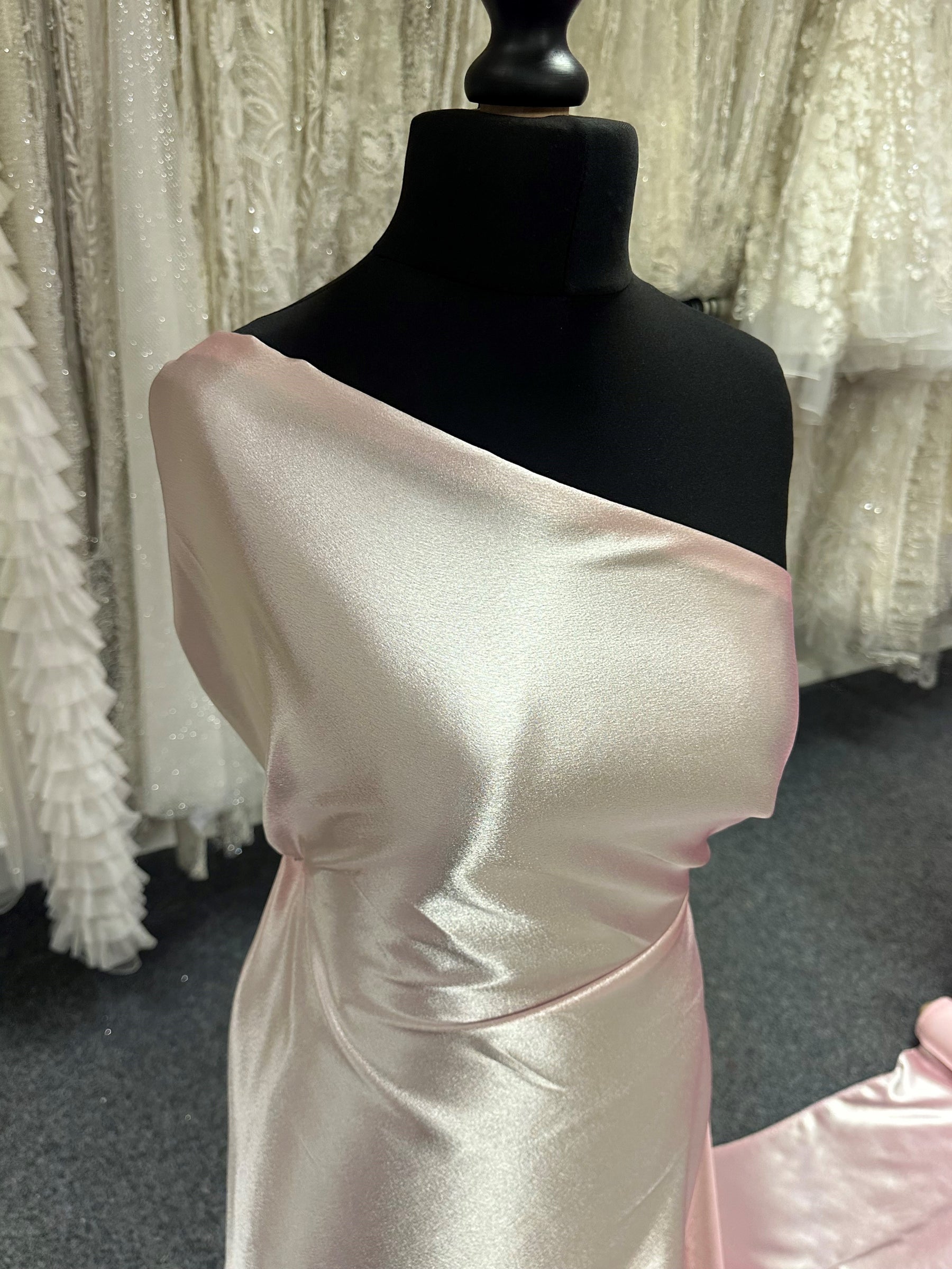 Rosa Polyester-Krepp-Rückensatin – Desire