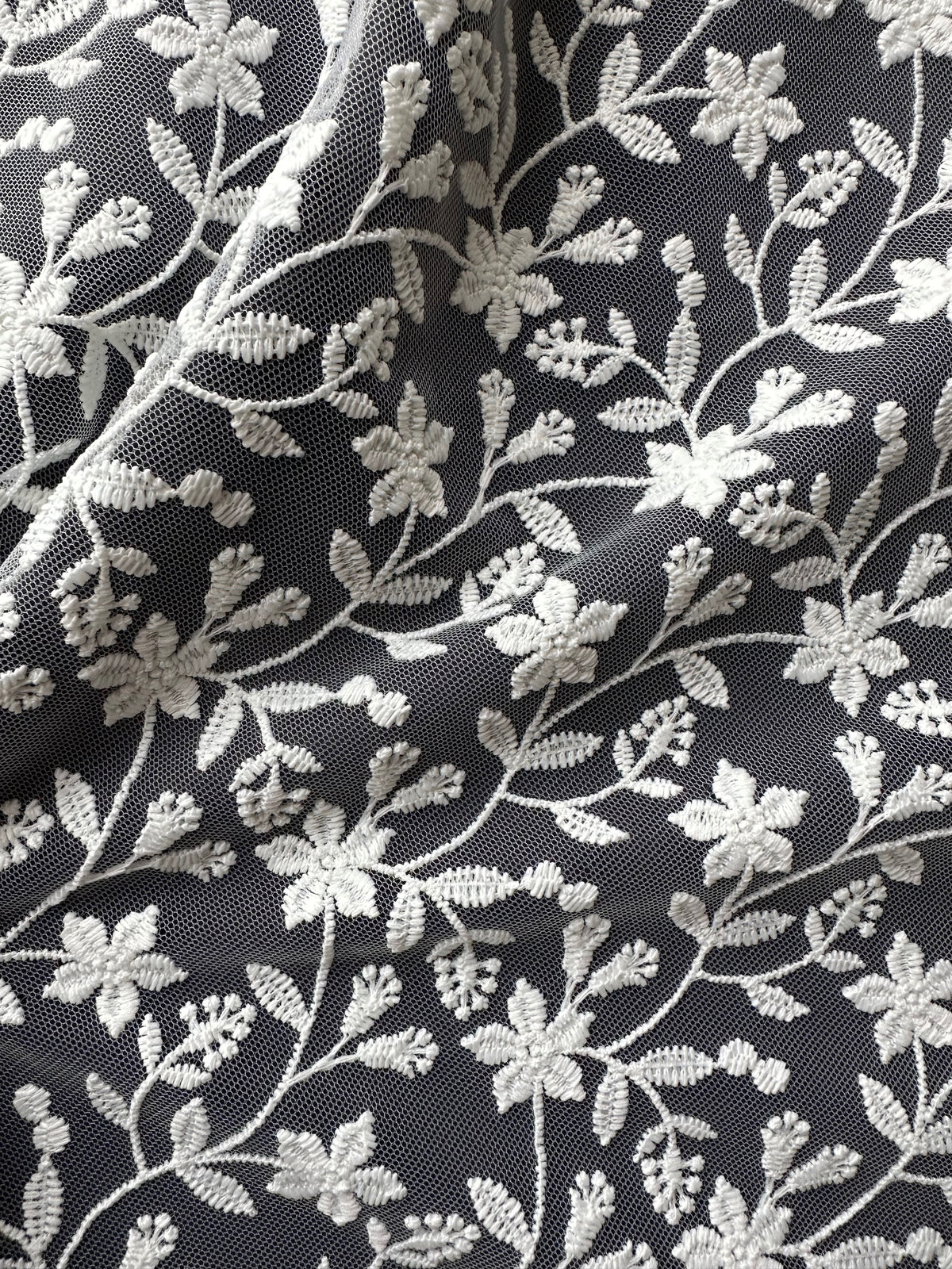 Elfenbeinfarbene, bestickte Blumenspitze - Lizzy