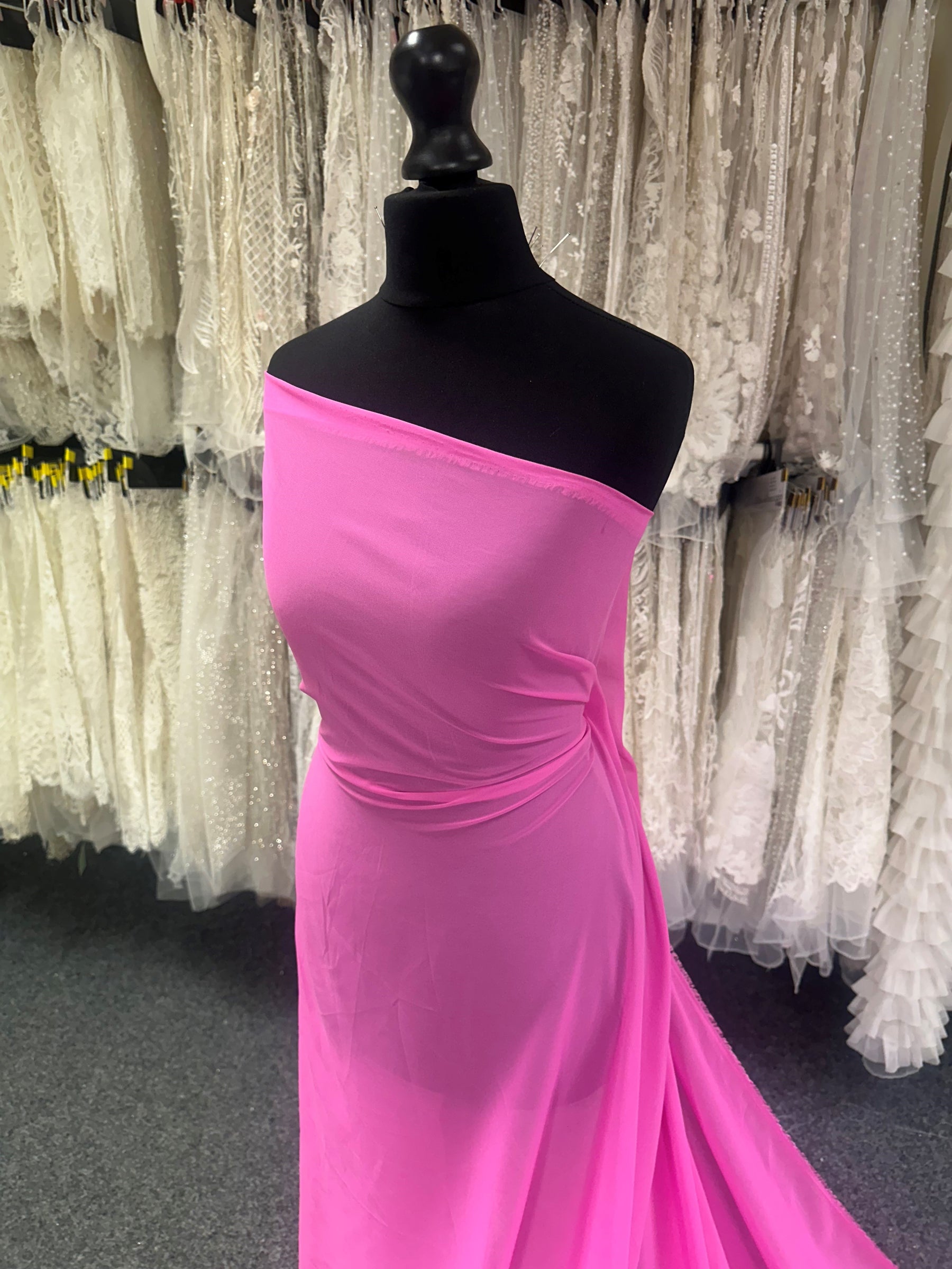 Fuchsienrosa Polyester-Chiffon – Benevolence
