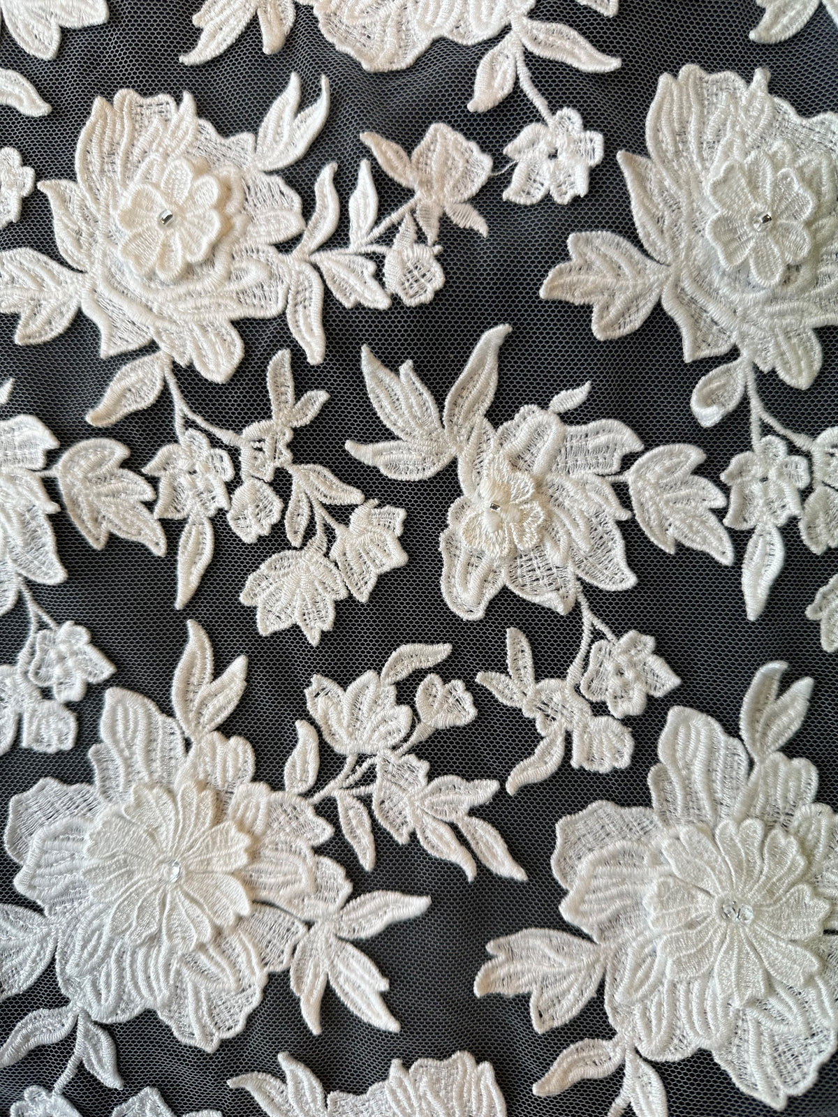 Elfenbeinfarbene bestickte Spitze - Fonda