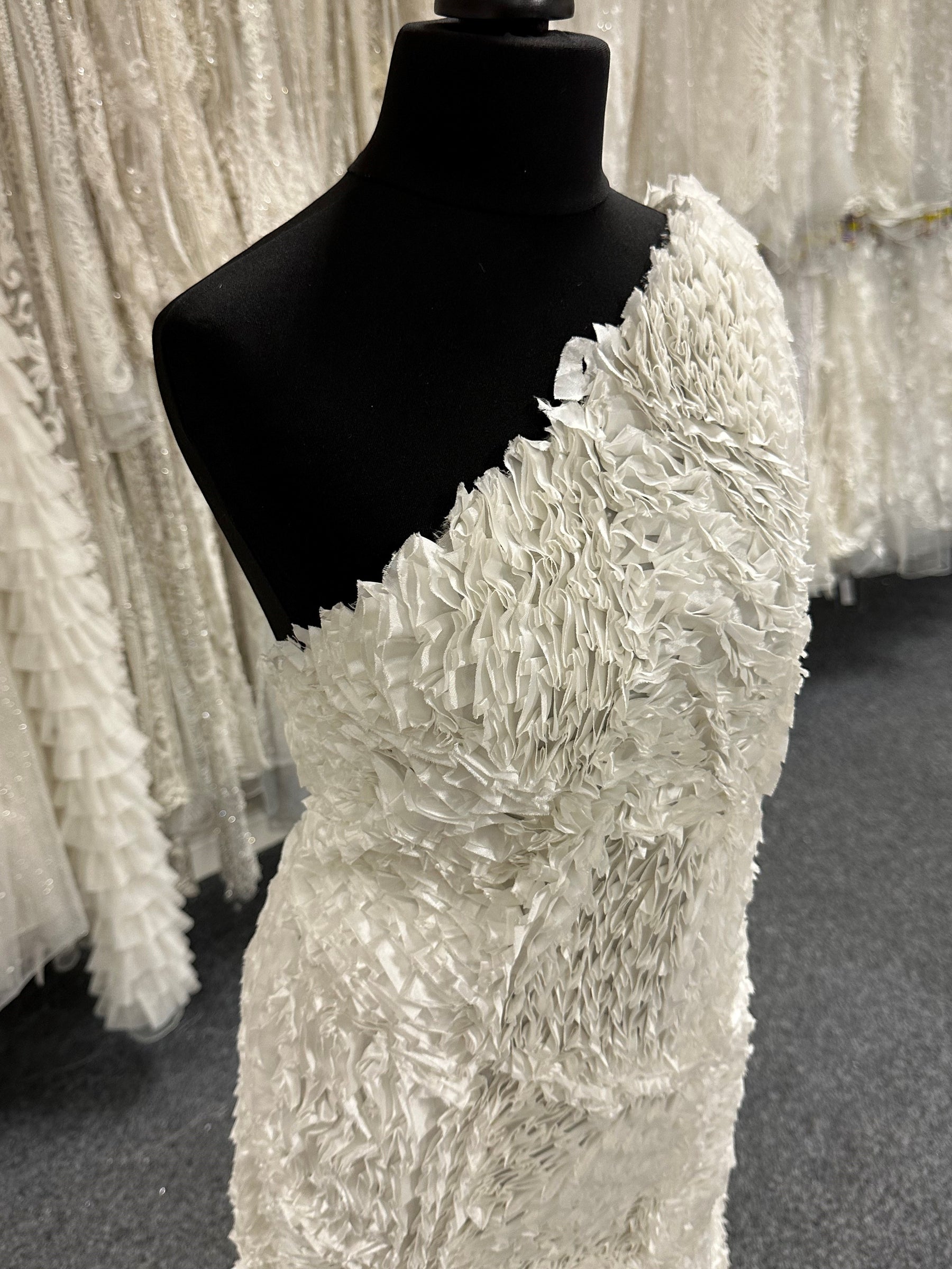 Elfenbeinfarbene Couture-Stickerei – Mystique