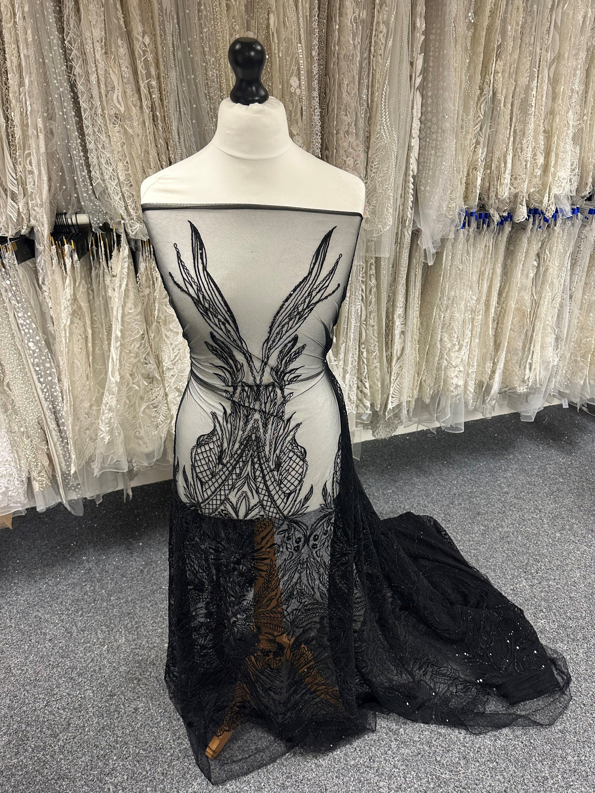 Schwarze bestickte Spitze – Immaculata