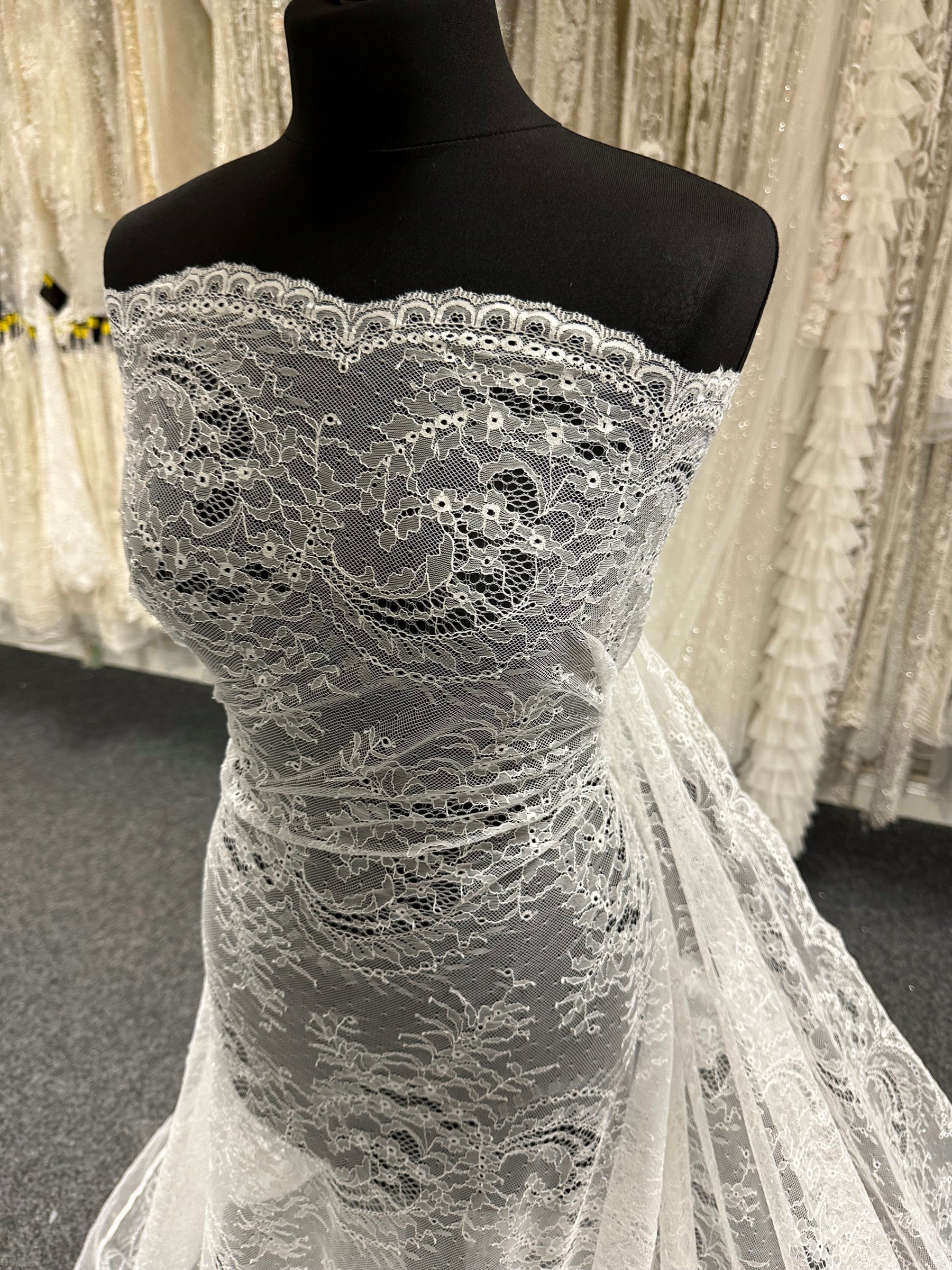 Elfenbeinfarbene Raschel-Brautspitze – Jessie