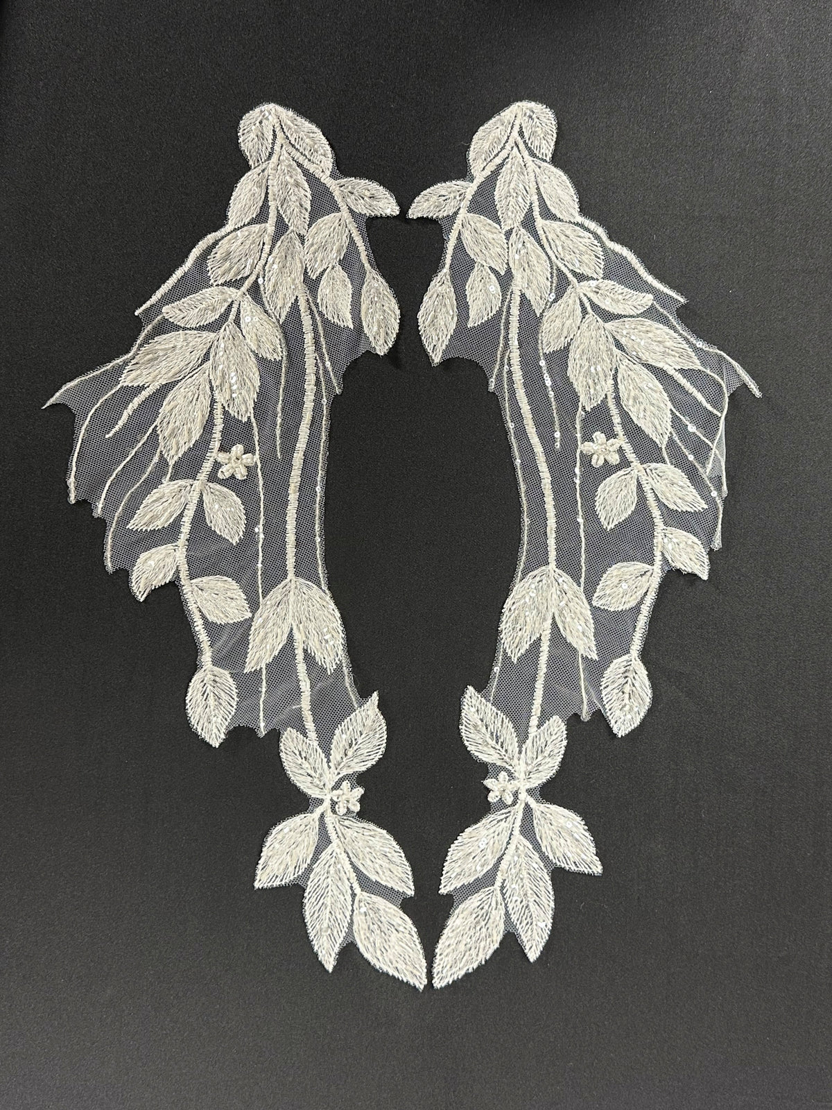 Elfenbeinfarbene Perlenspitzenapplikationen - MT4010