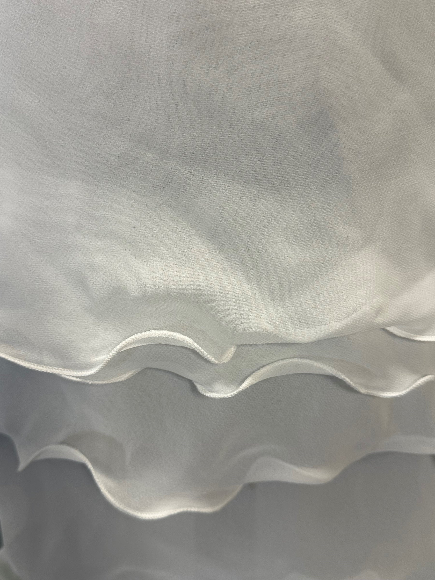 Elfenbeinfarbener Chiffonbesatz – Whirl