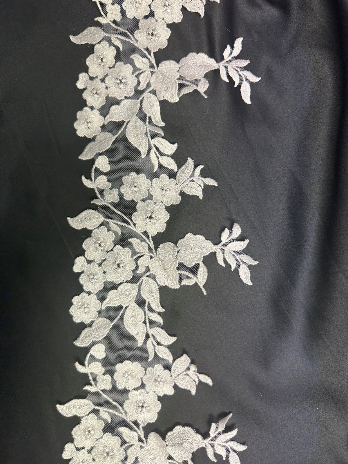 Elfenbeinfarbener Spitzenbesatz mit Pailletten – Giddy