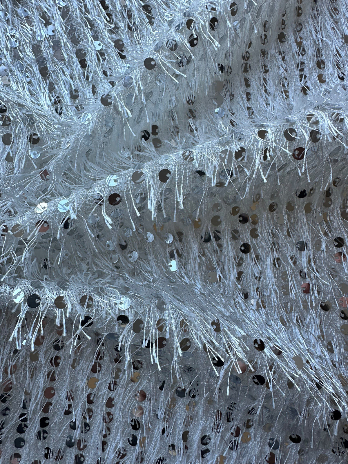 Silberner Glamour-Stoff – Reverberate